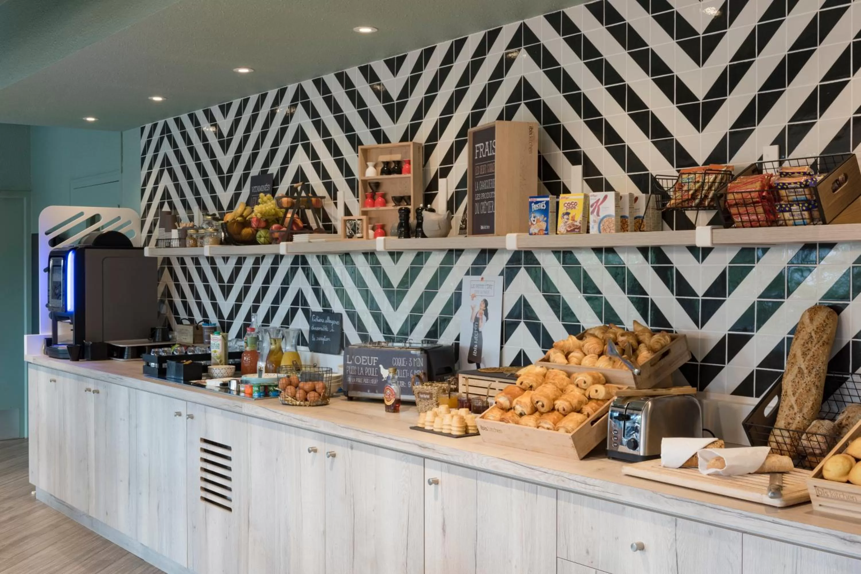 Buffet breakfast in ibis Creil Sur Oise
