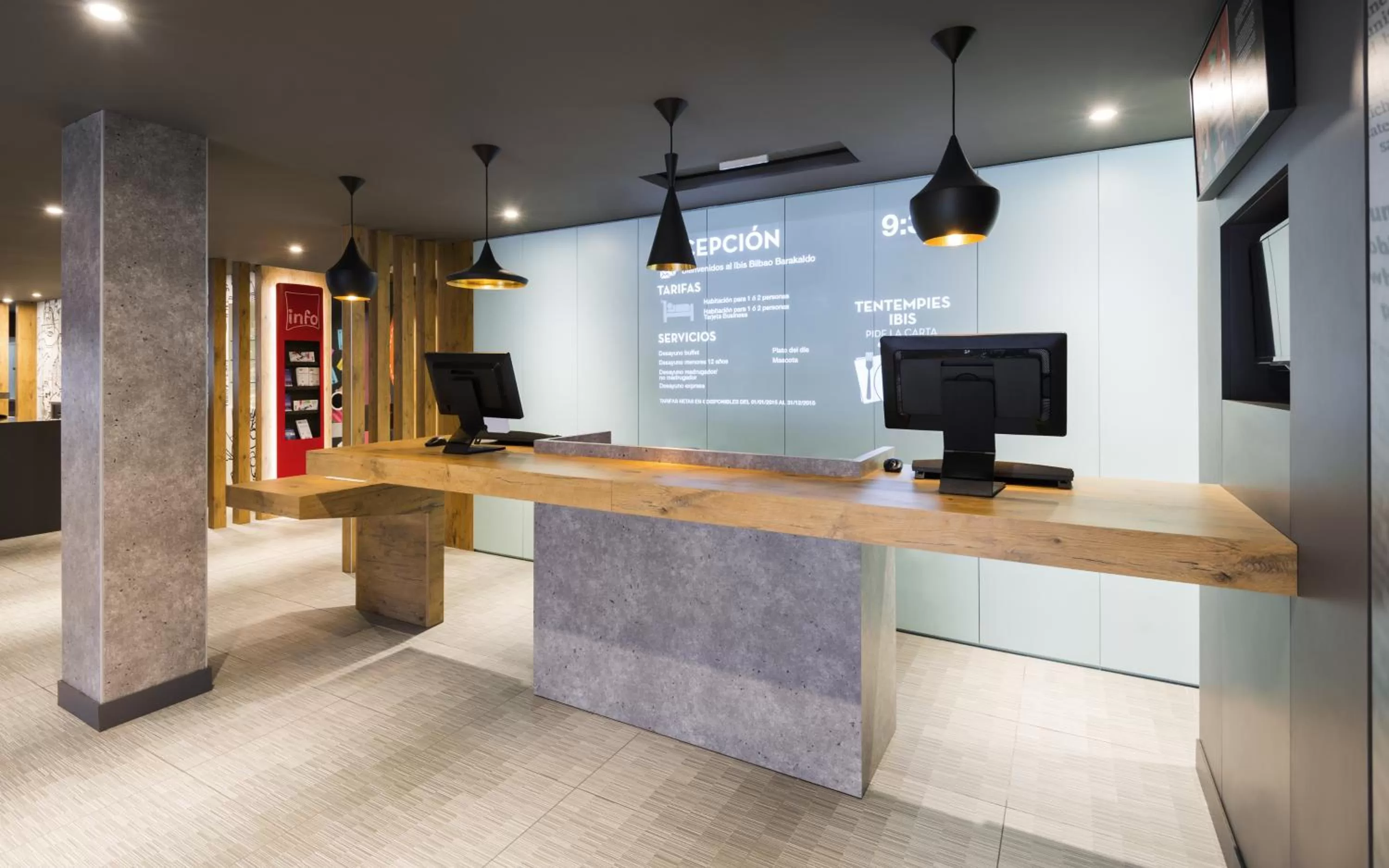 Lobby or reception in Ibis Bilbao Barakaldo