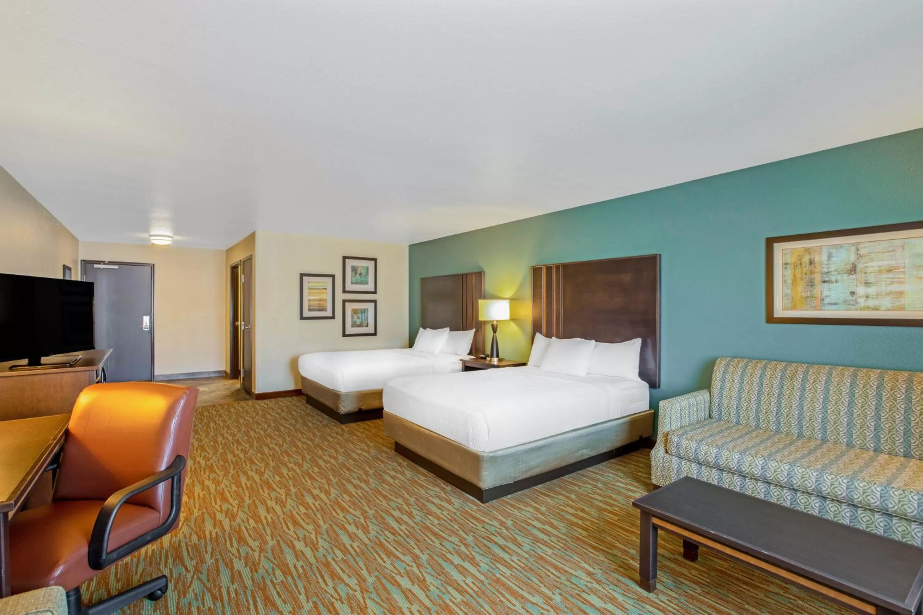 Photo of the whole room, Bed in La Quinta by Wyndham Gillette