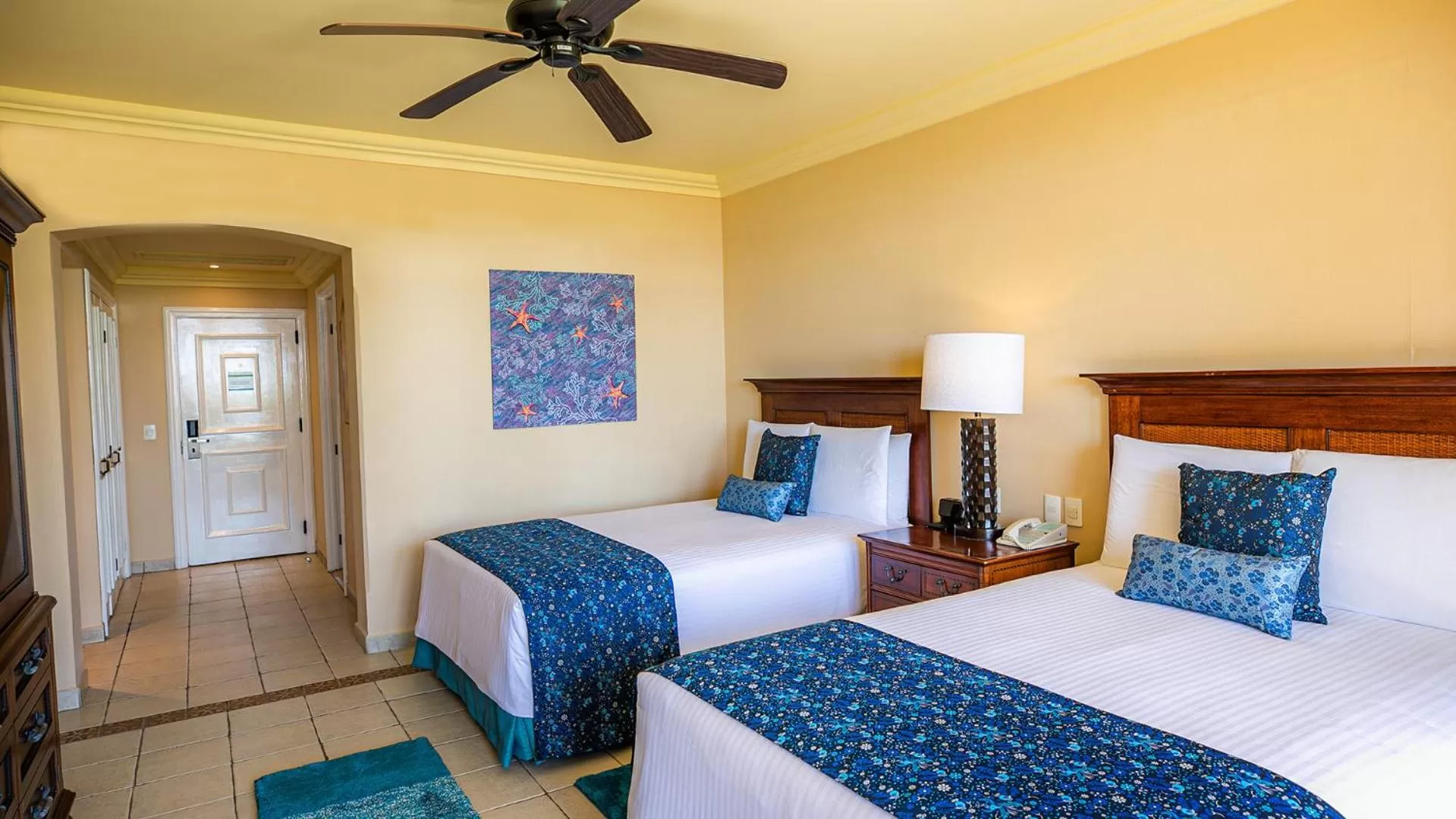 Photo of the whole room, Bed in Pierre Mundo Imperial Riviera Diamante Acapulco