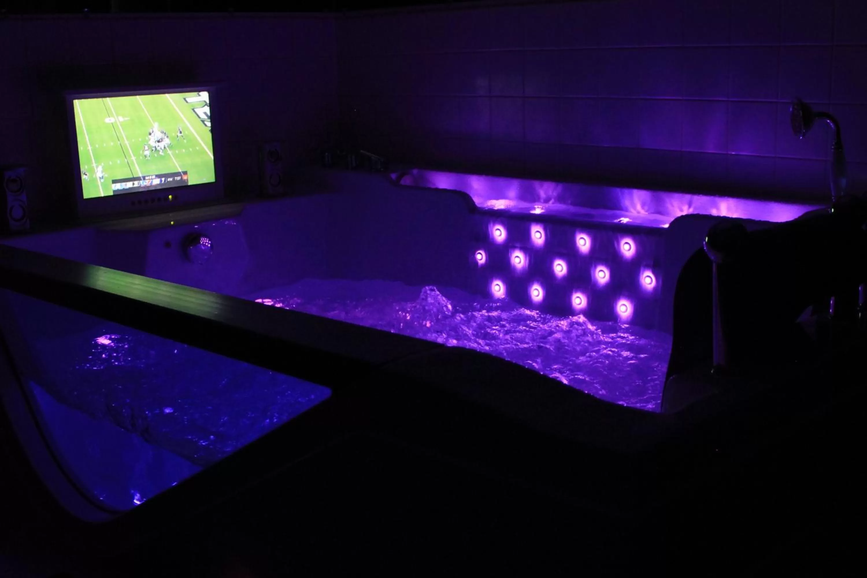 Hot Tub in Super 8 by Wyndham Uniontown PA