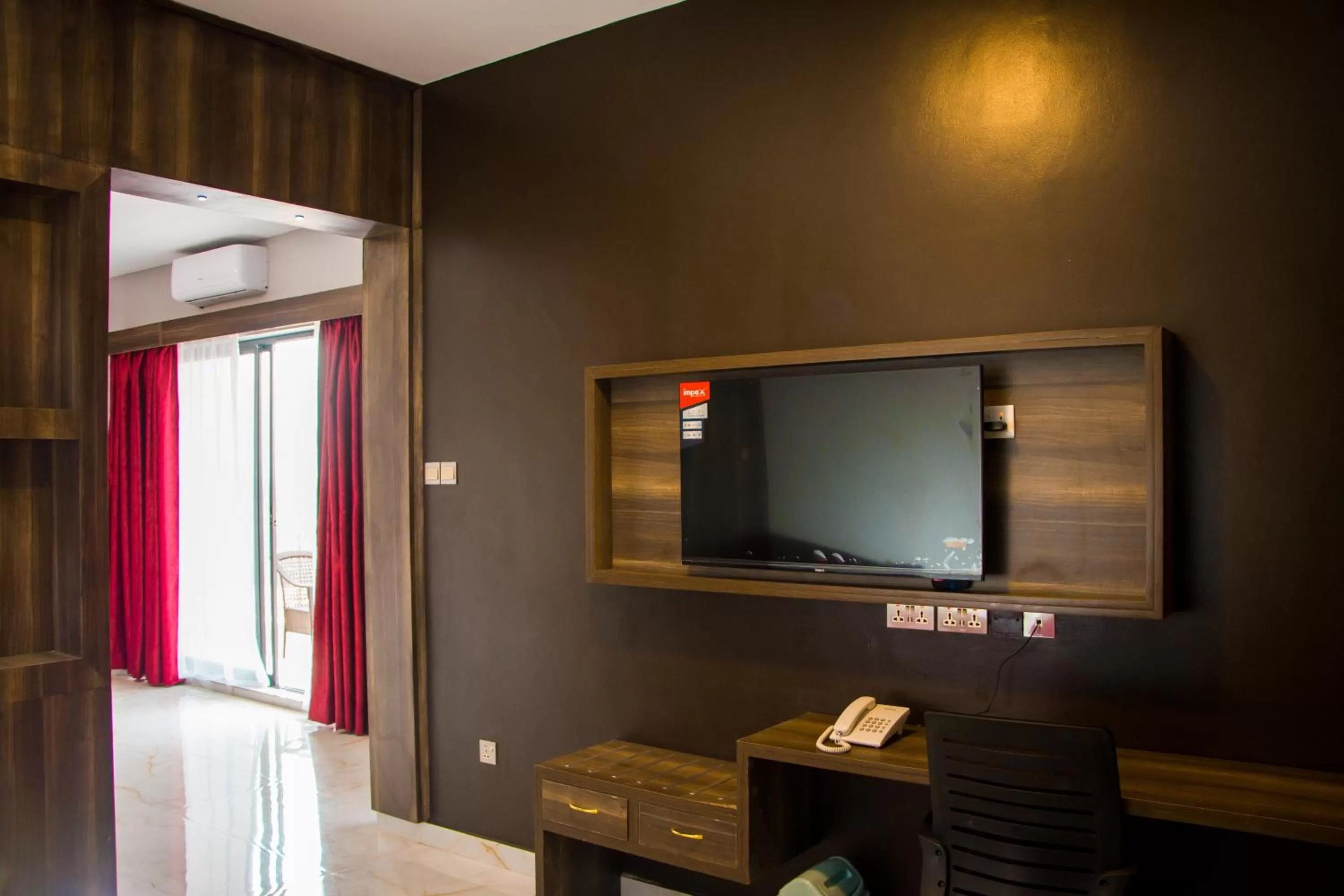 Communal lounge/ TV room in Hotel Horizon Entebbe