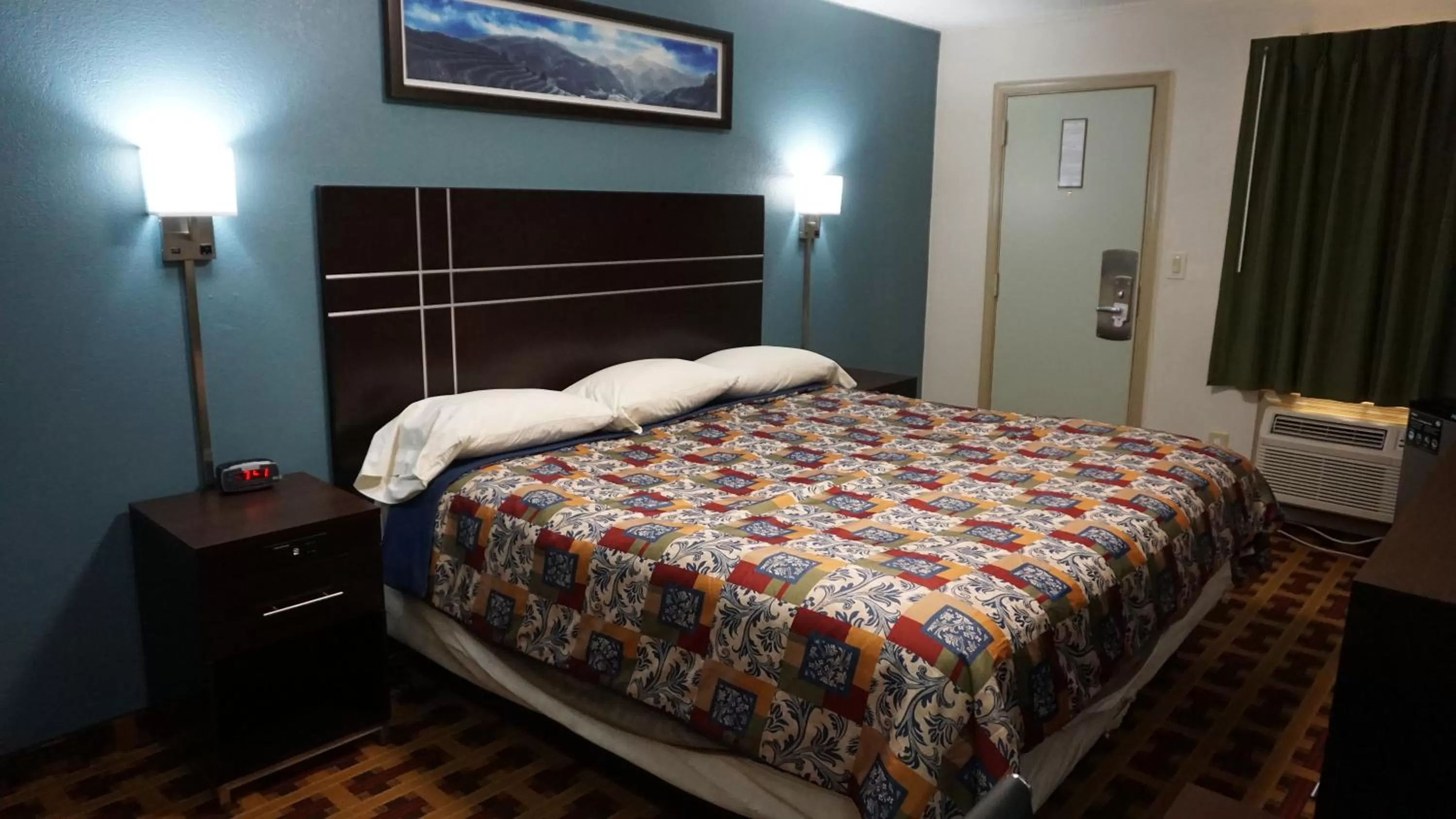 Bed in Lodge Inn Wrightstown - Fort Dix