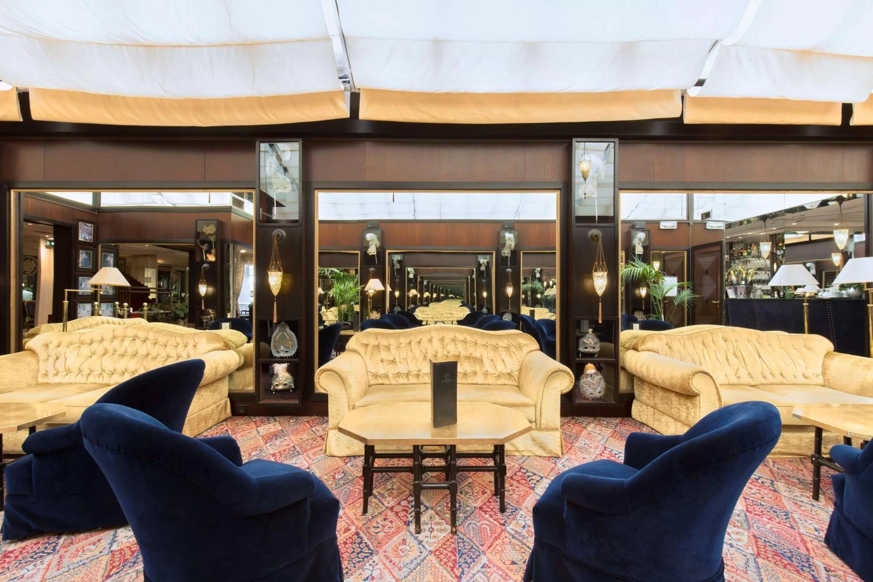 Lounge or bar in Grand Hotel de l'Opera - BW Premier Collection