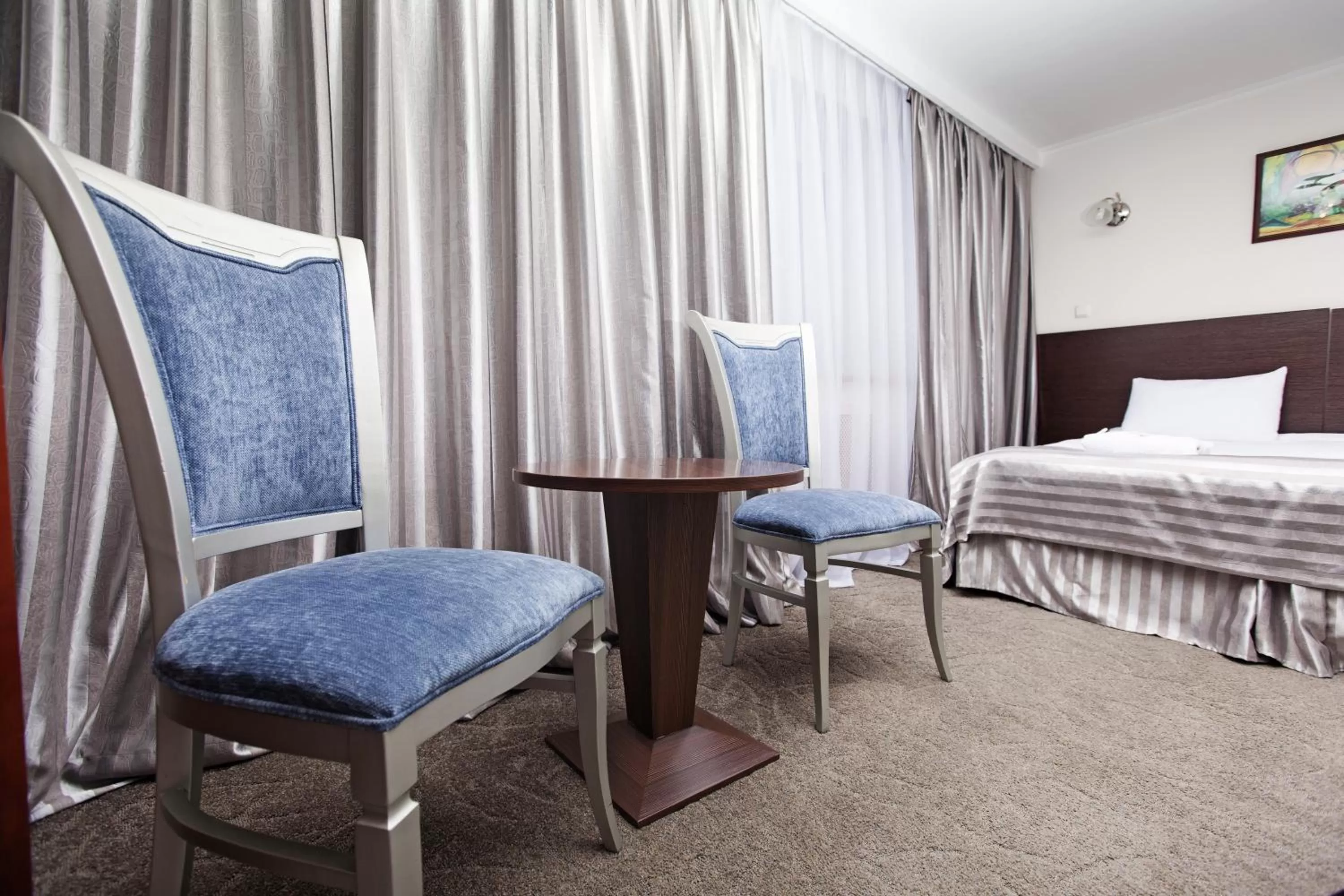 Photo of the whole room, Bed in Alma