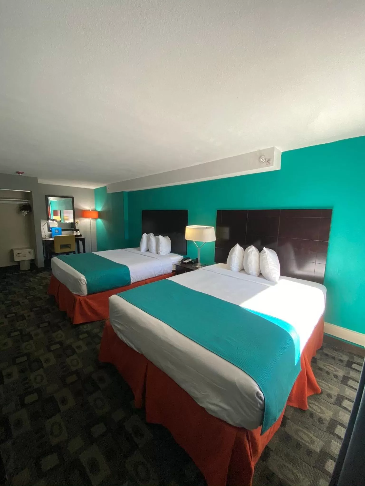 Photo of the whole room, Bed in Clarion Inn Atlantic City - Beach and Boardwalk