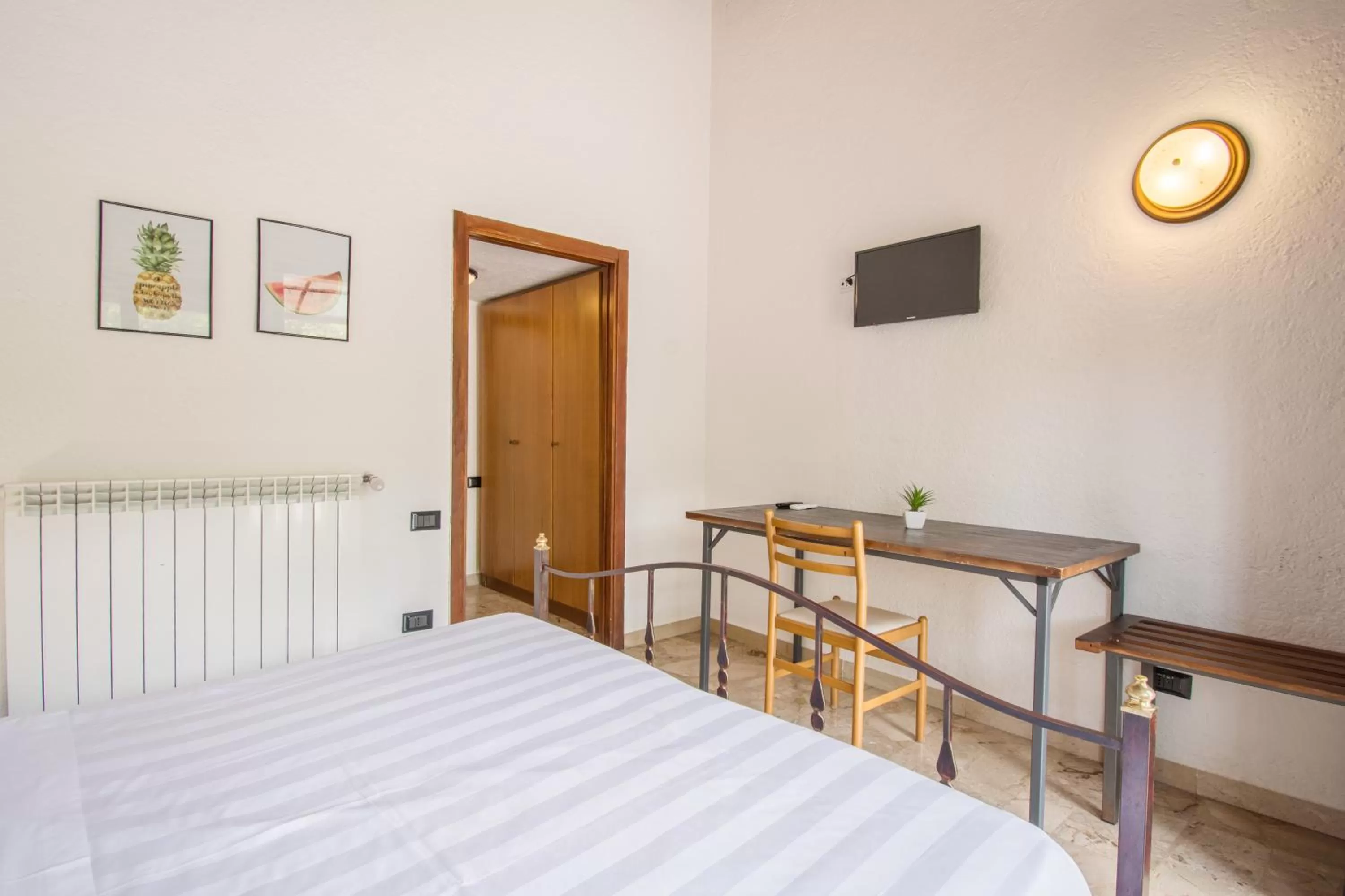 Bedroom, Bed in Hotel Cantalodole