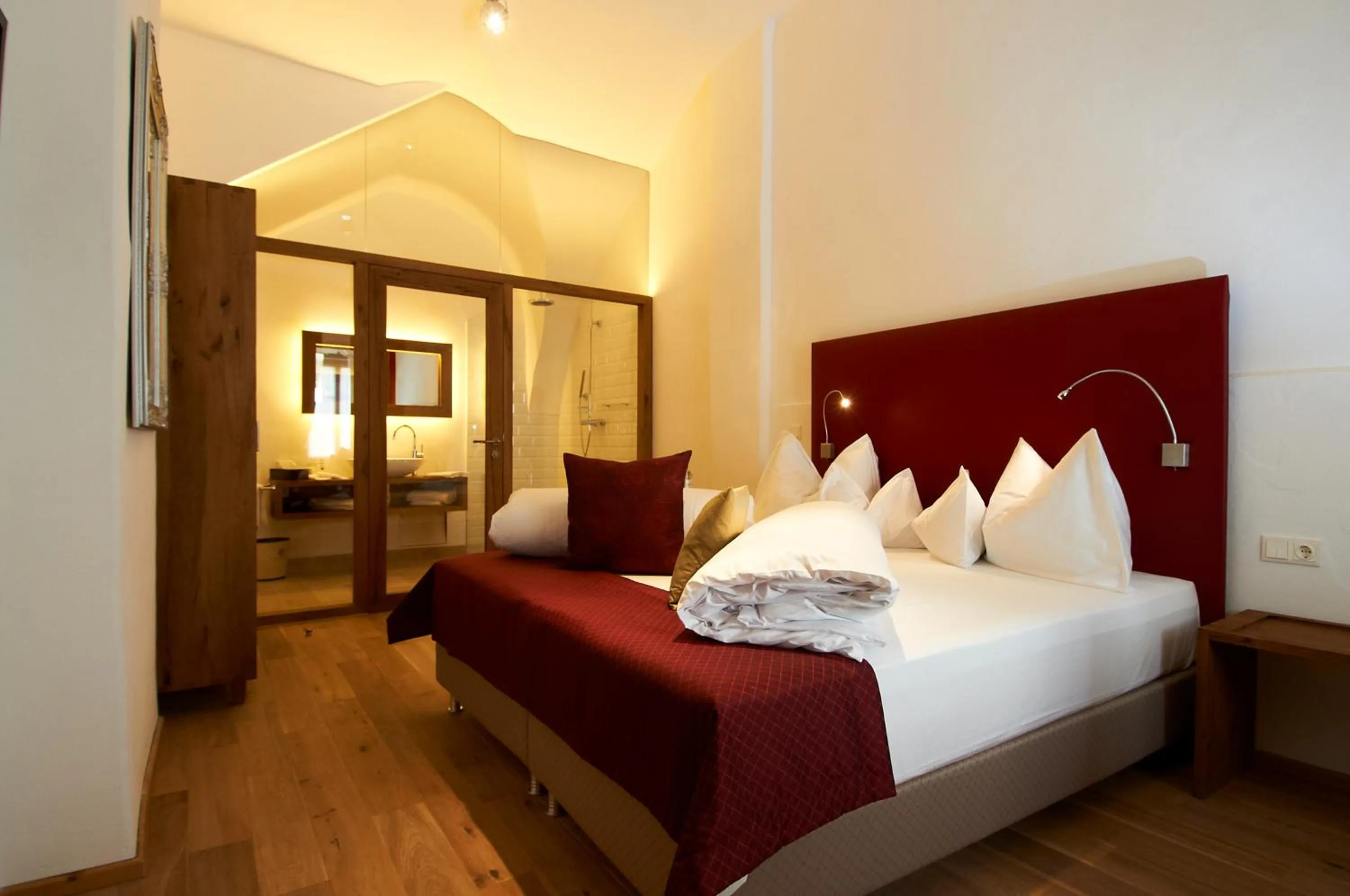 Bedroom, Bed in Hotel Landhaus Moserhof