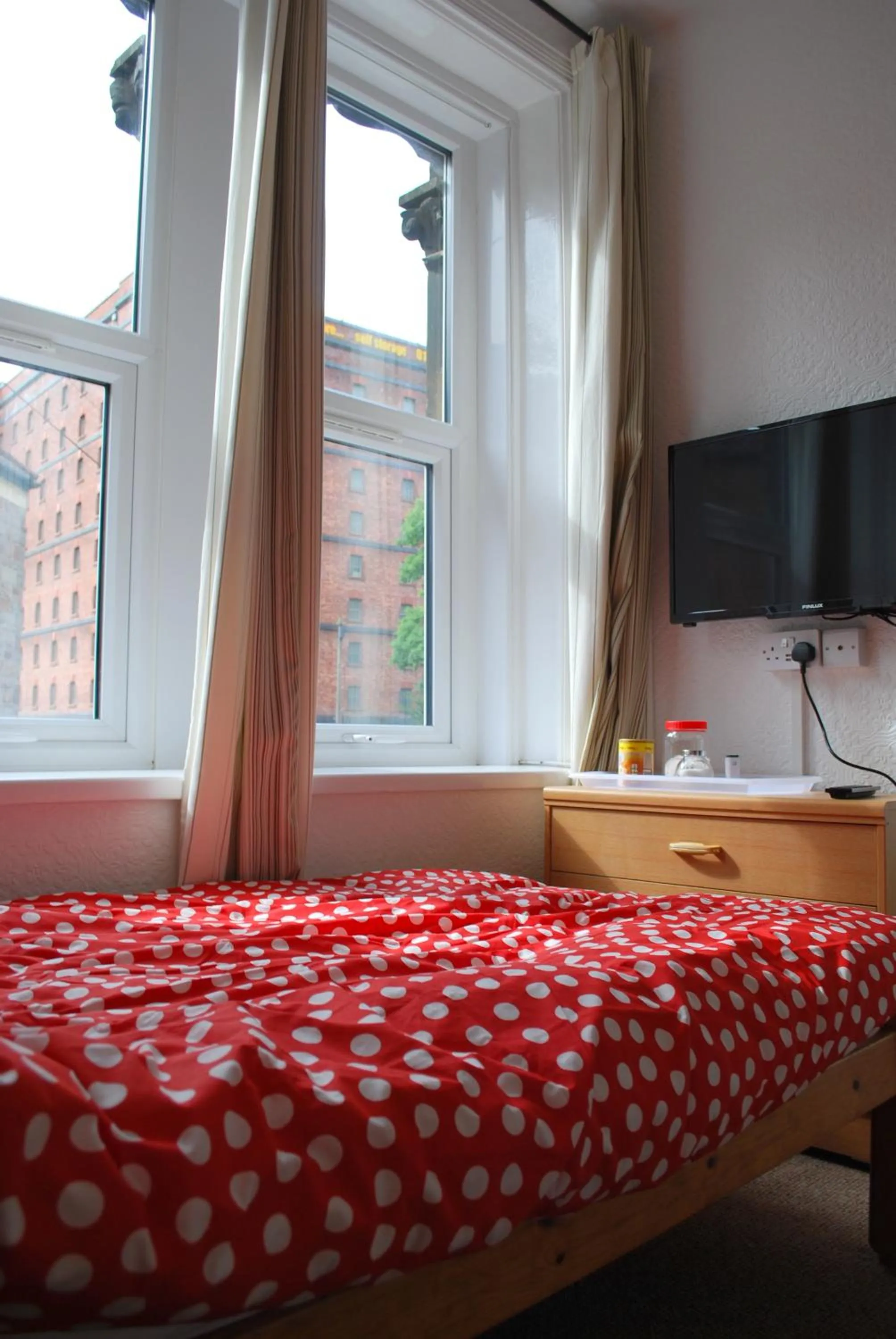 Photo of the whole room, Bed in Clift Guest House