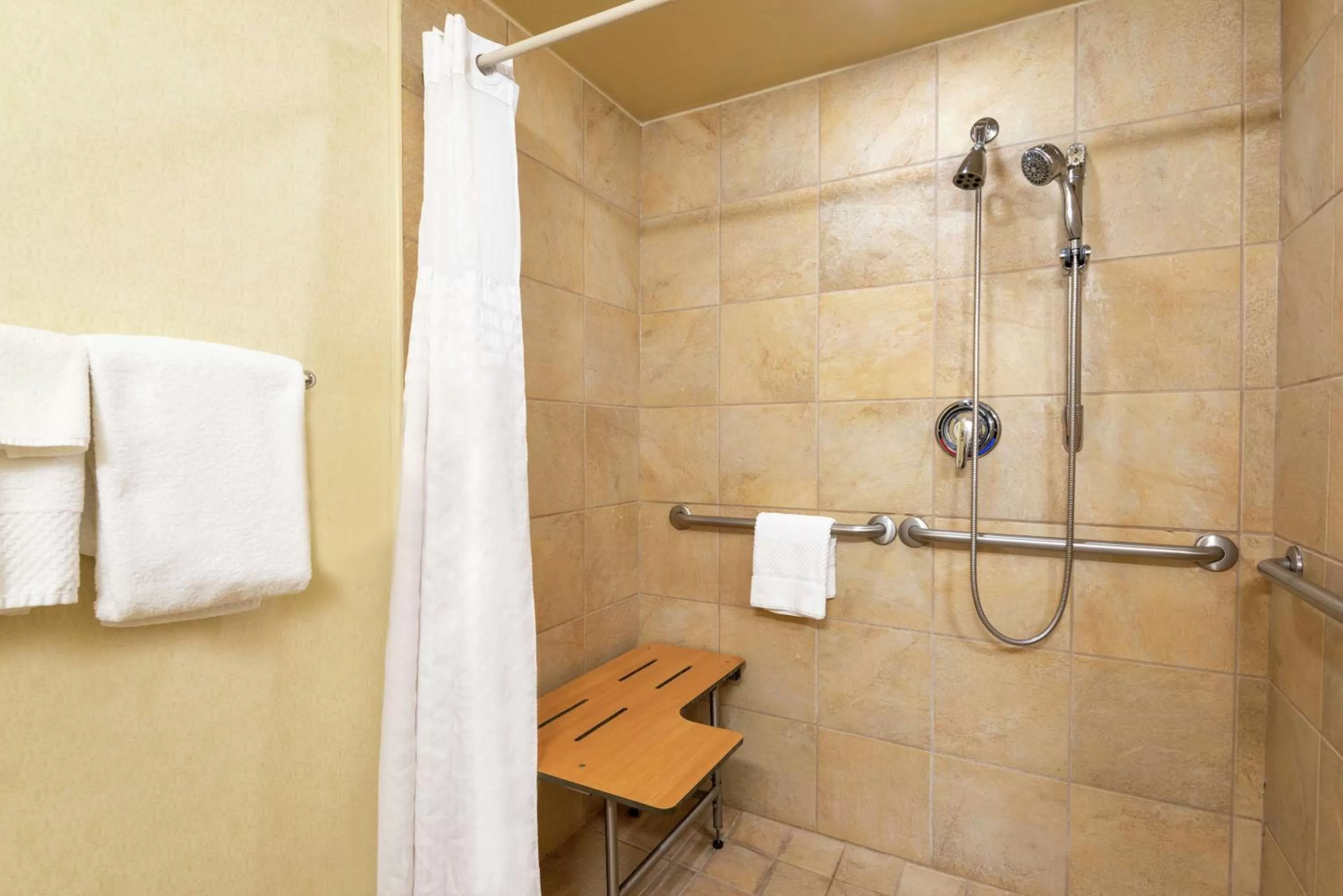 Bathroom in DoubleTree by Hilton Hotel Grand Rapids Airport