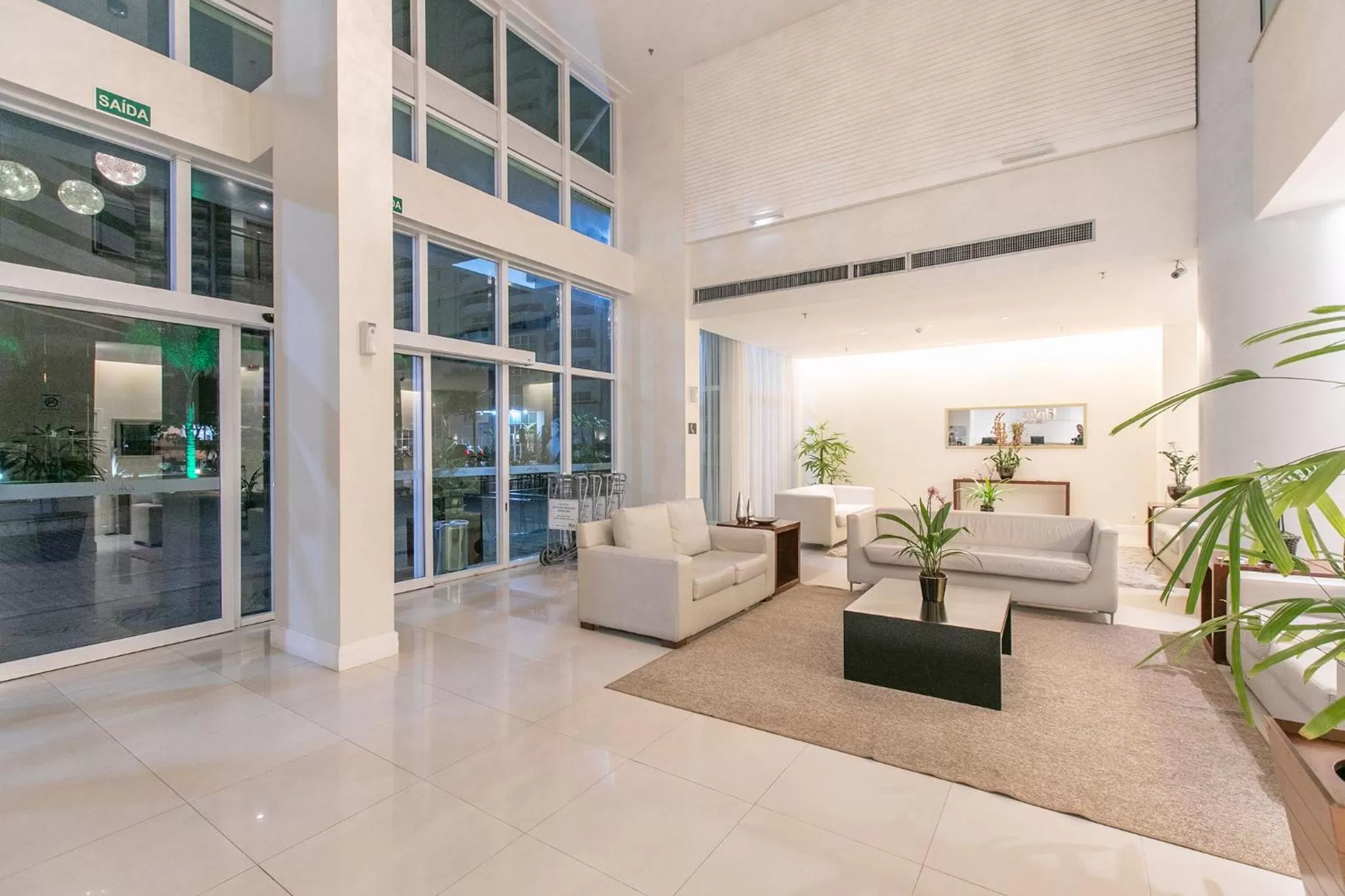 Lobby or reception in Saint Moritz Hplus Express