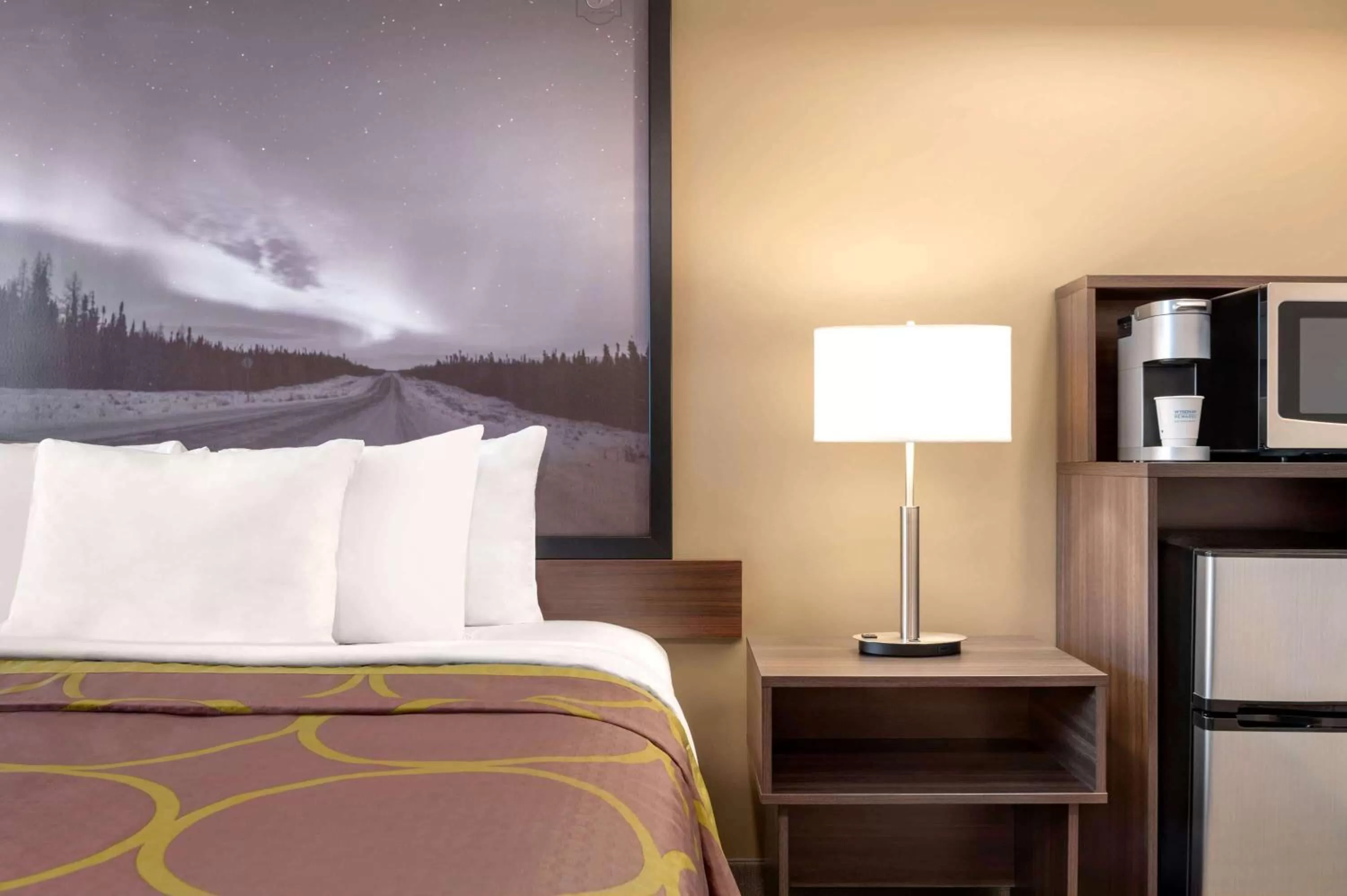 Photo of the whole room, Bed in Super 8 by Wyndham Thompson