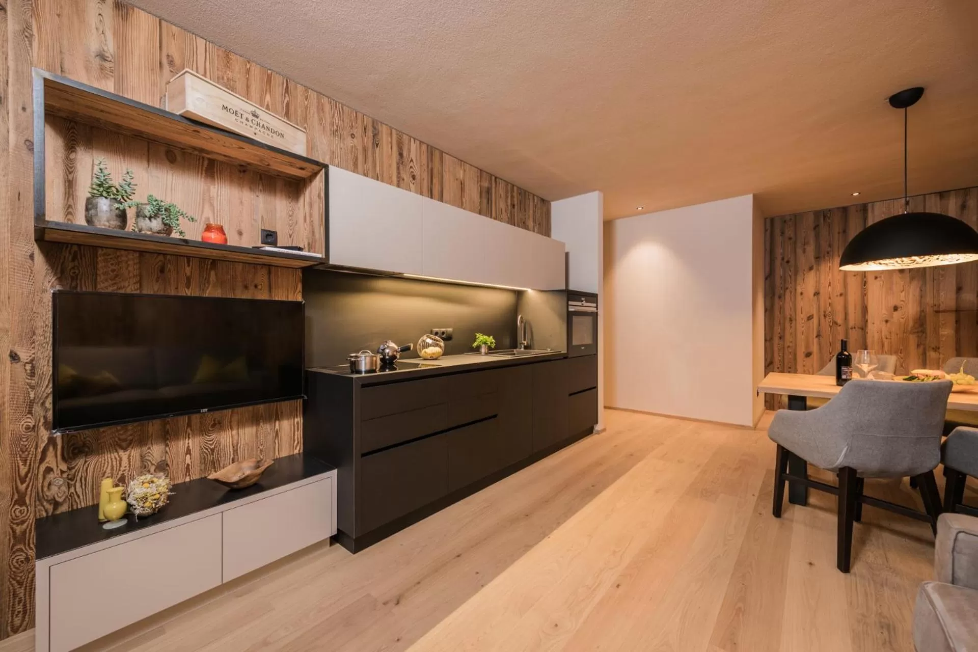 TV and multimedia in K1 Mountain Chalet - Luxury Apartements