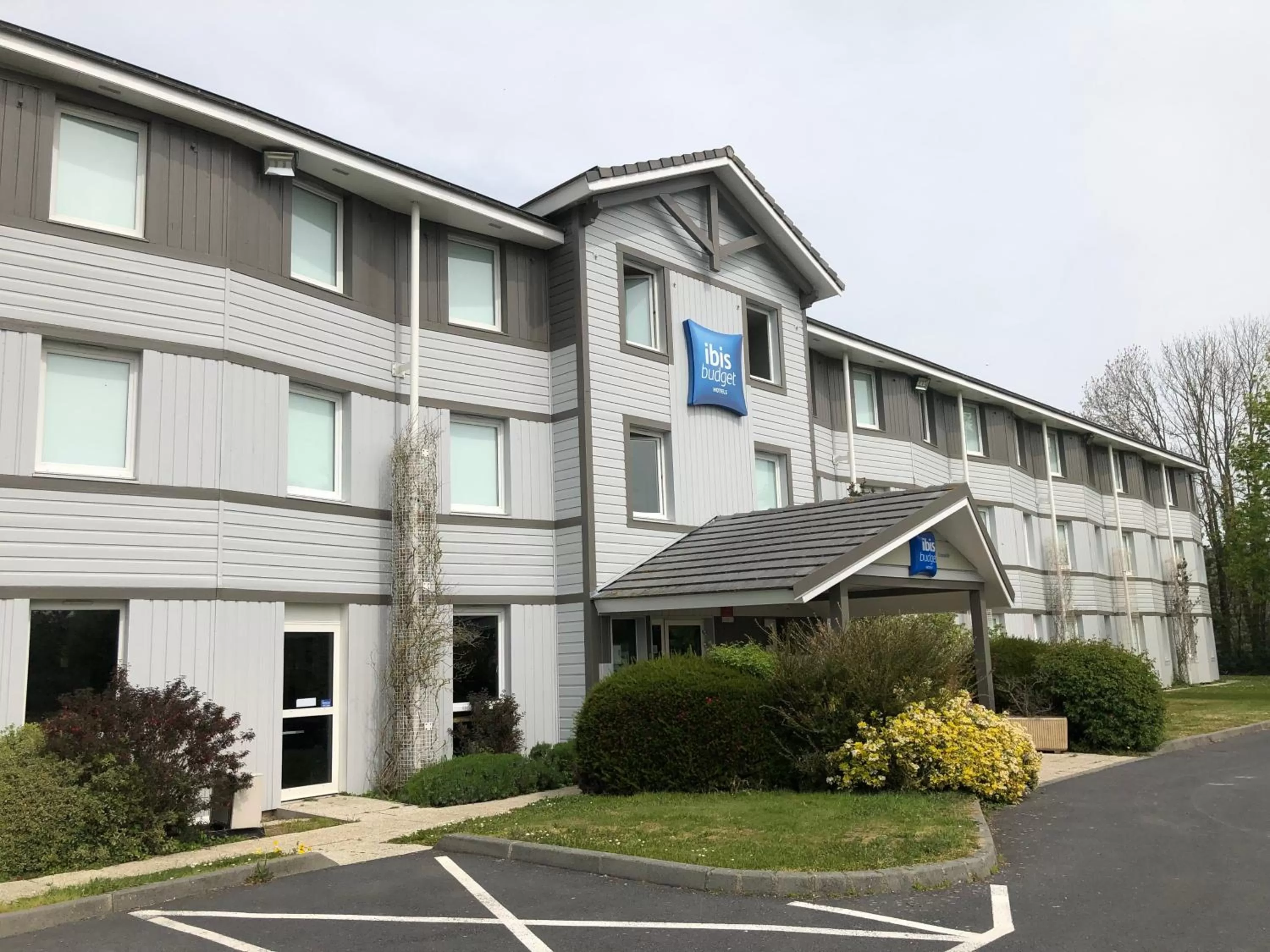 Property building in ibis budget Granville