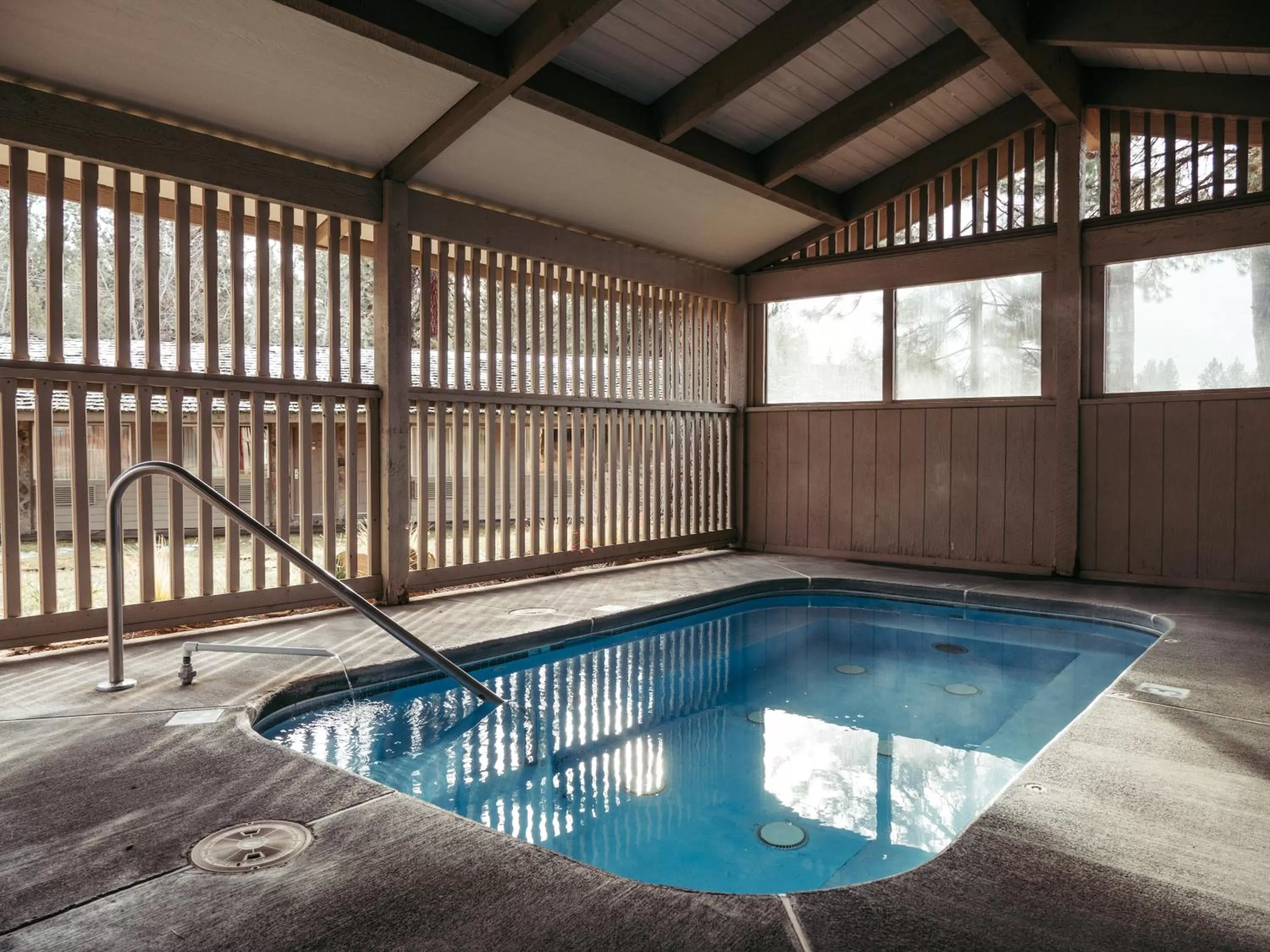 Hot Tub in LOGE Bend