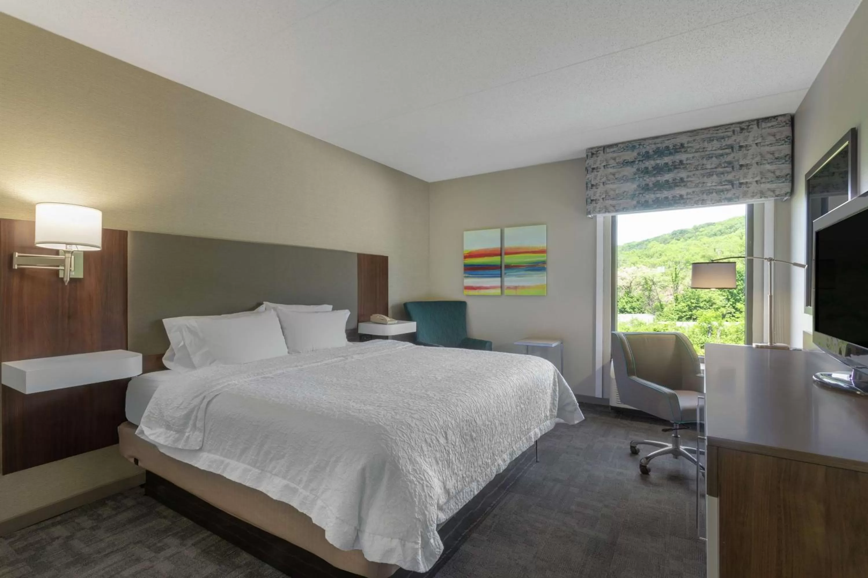 Bed in Hampton Inn Bedford