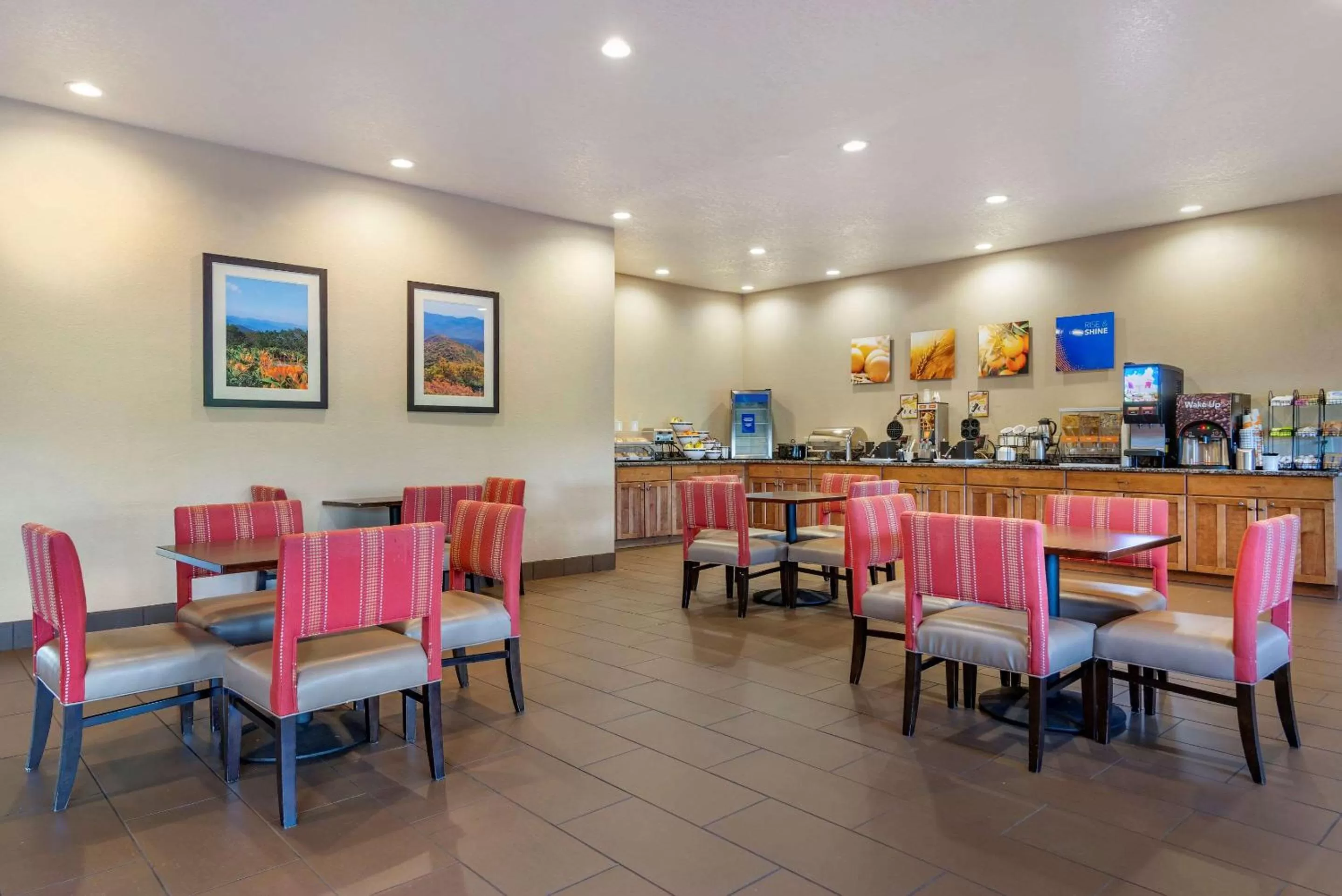 Restaurant/places to eat in Comfort Inn & Suites Blue Ridge