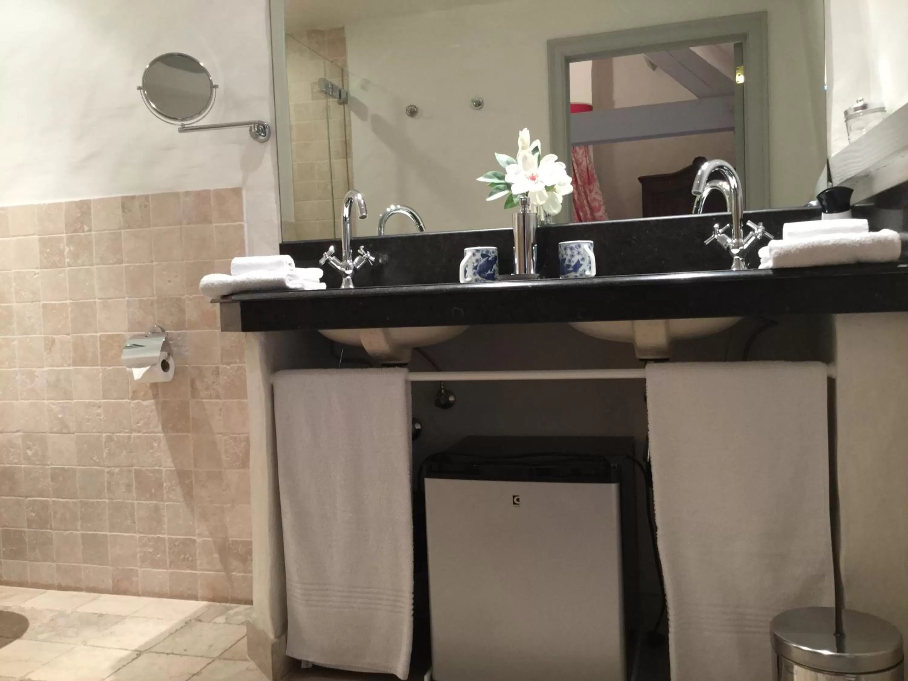 Decorative detail, Bathroom in B&B Auberge De Klasse