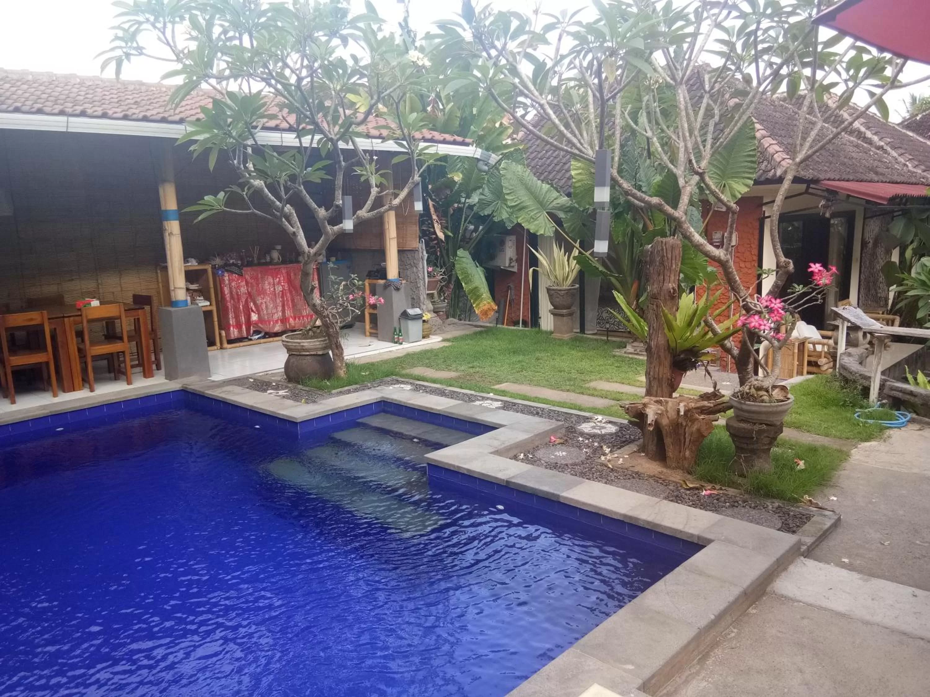 Swimming Pool in Kerta Family Bed and Breakfast