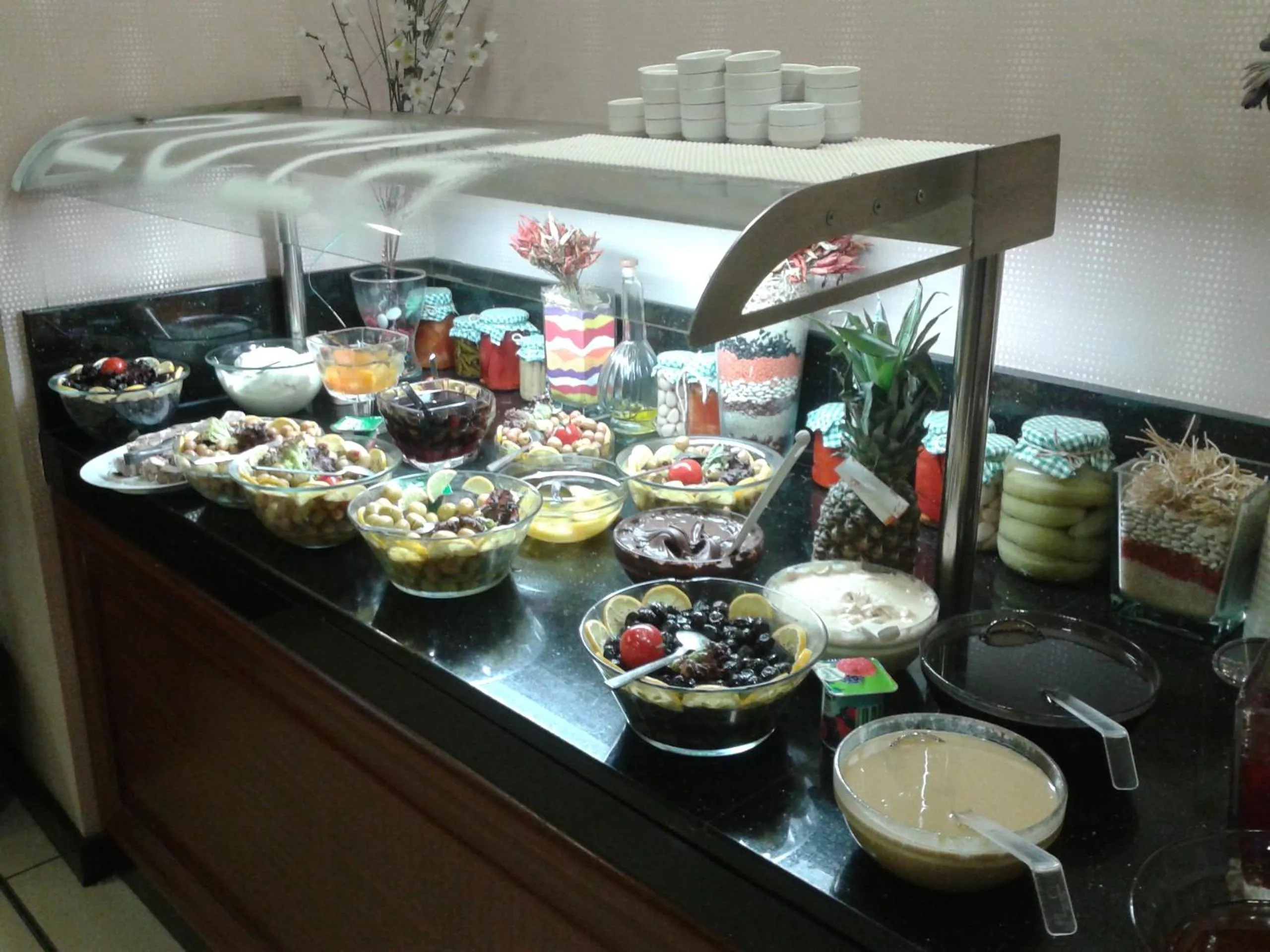 Restaurant/places to eat in Tugcu Hotel Select