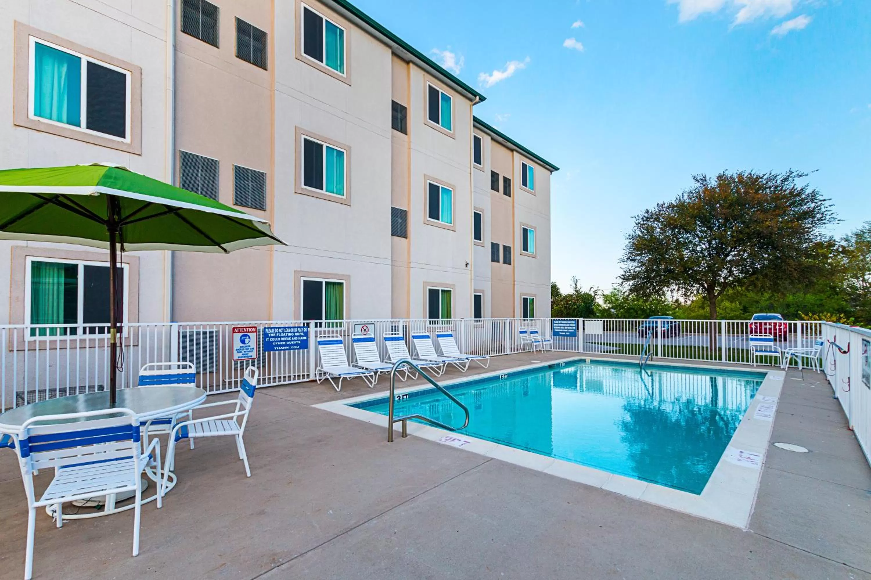 Swimming pool in Motel 6-Weatherford, TX