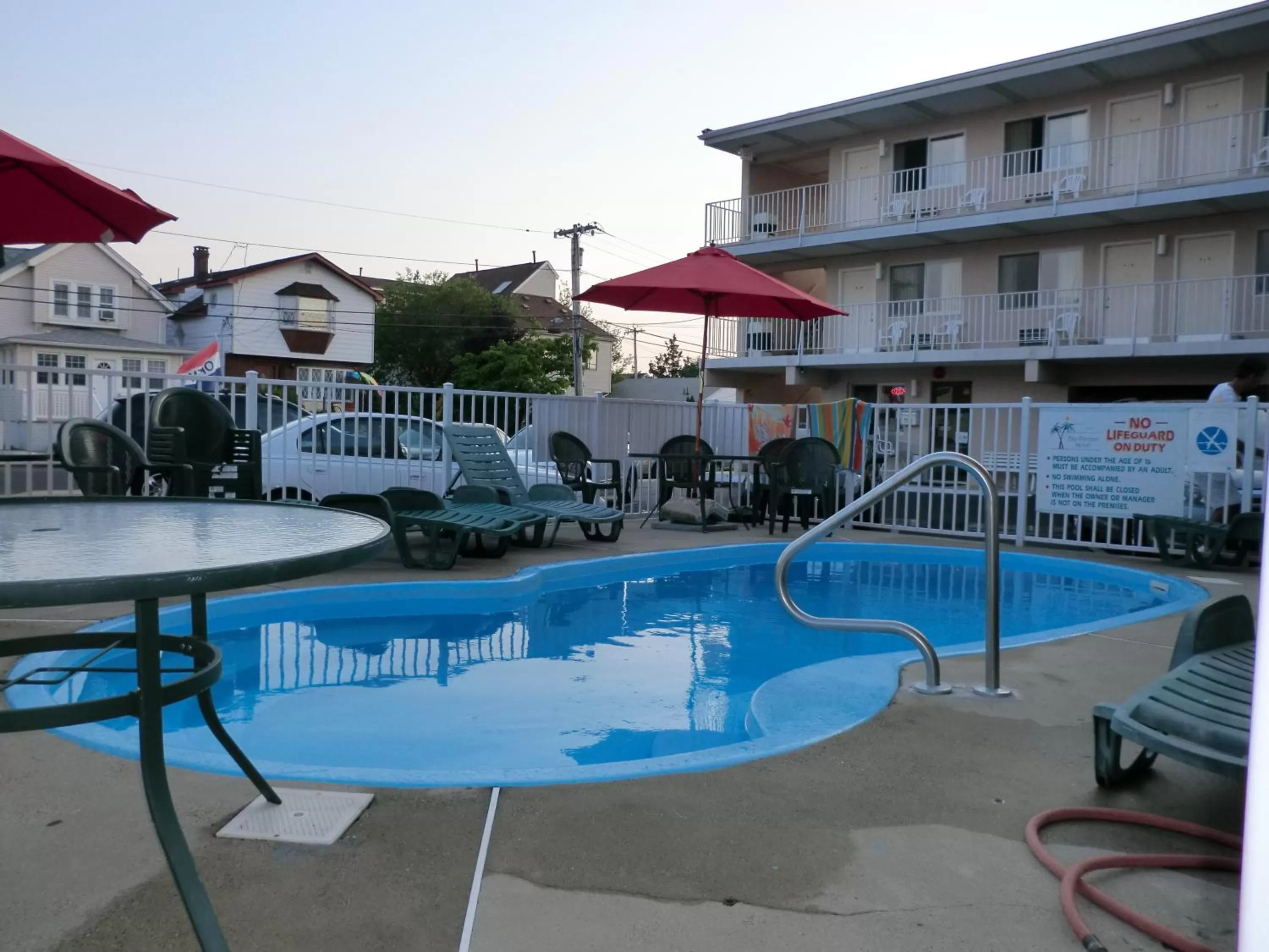 Swimming pool in Bay Breeze Motel