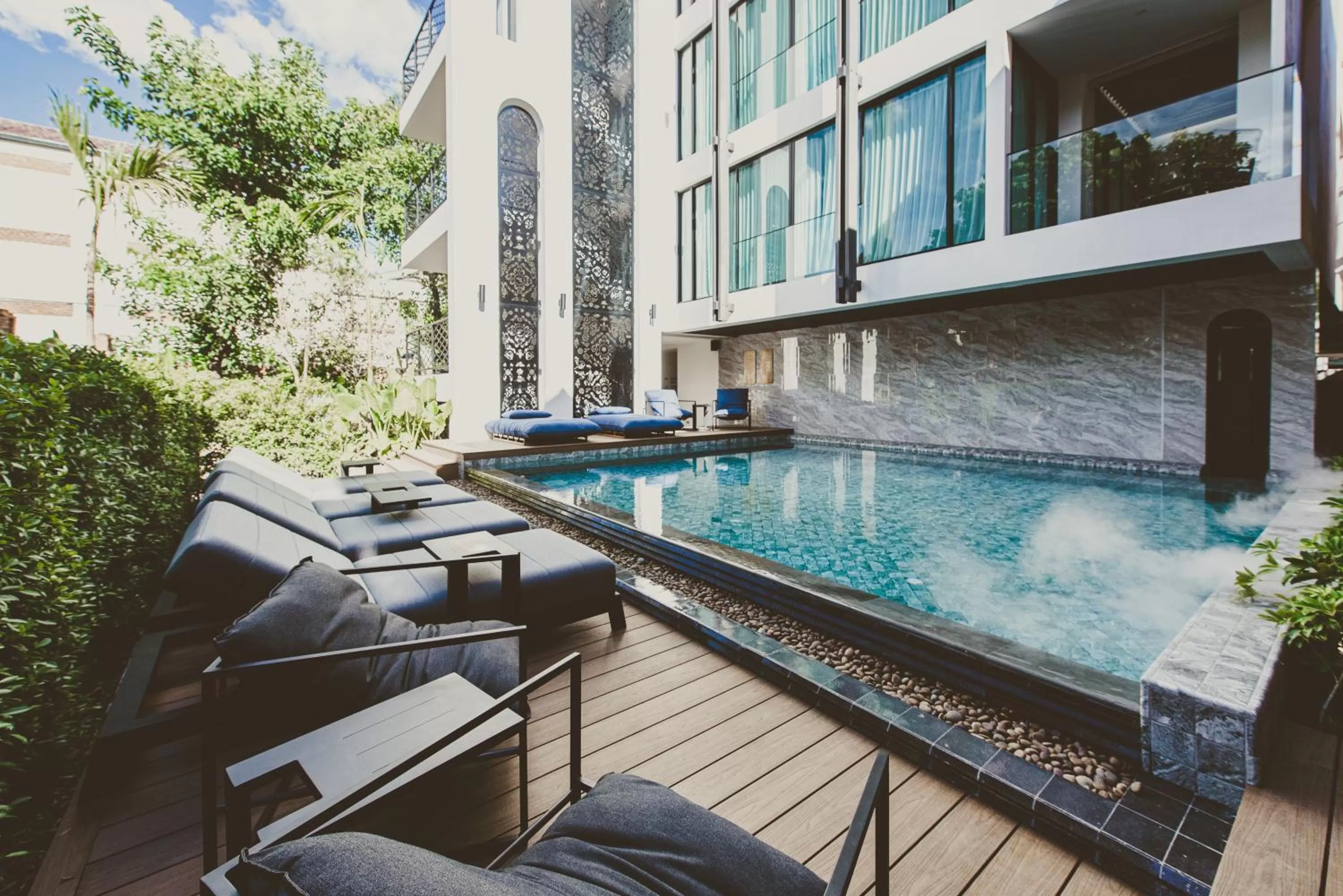 Swimming pool in THEE Vijit Lanna by TH District