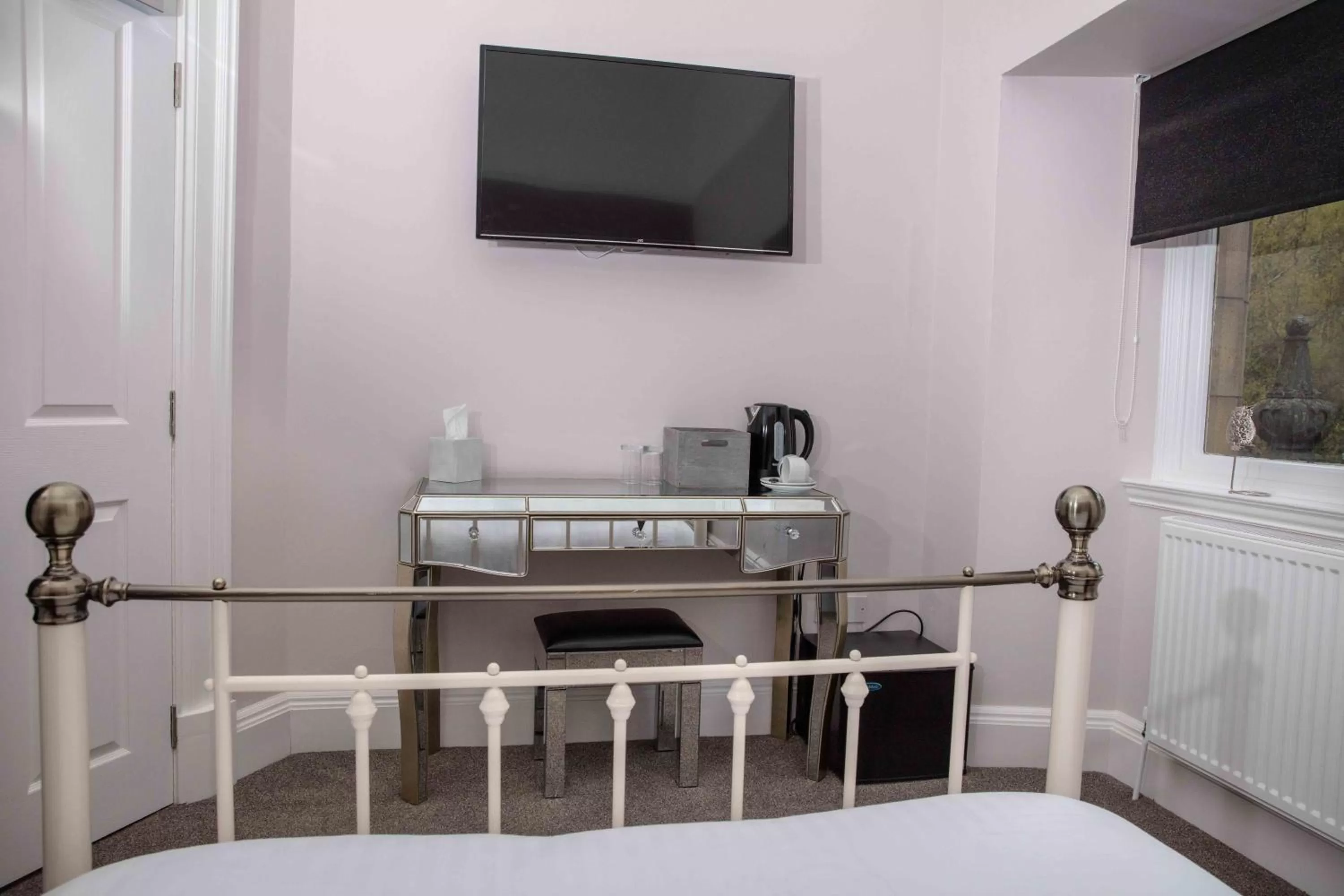 TV and multimedia in Inglewood House and Spa