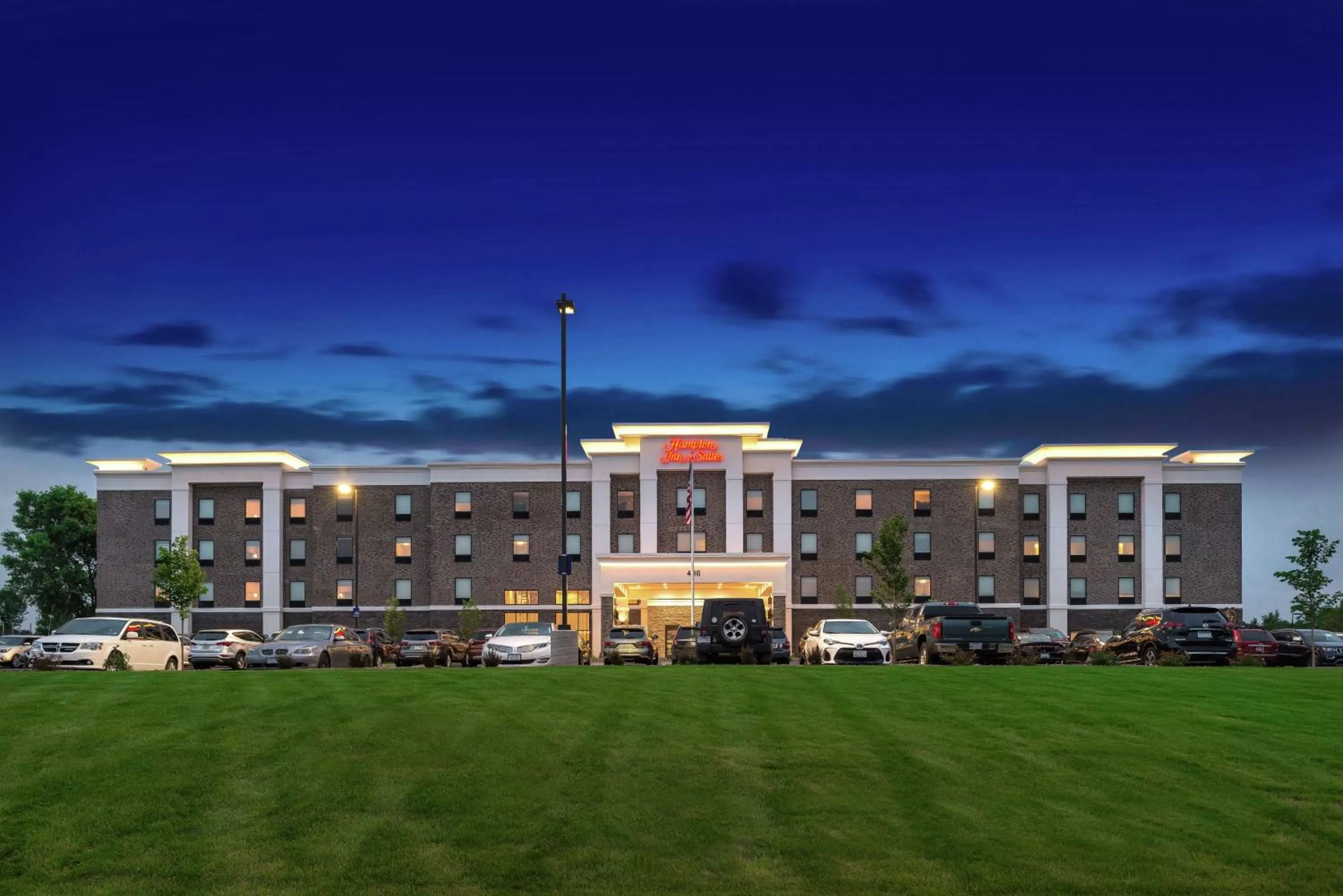 Property building in Hampton Inn & Suites Saint Paul Oakdale Woodbury