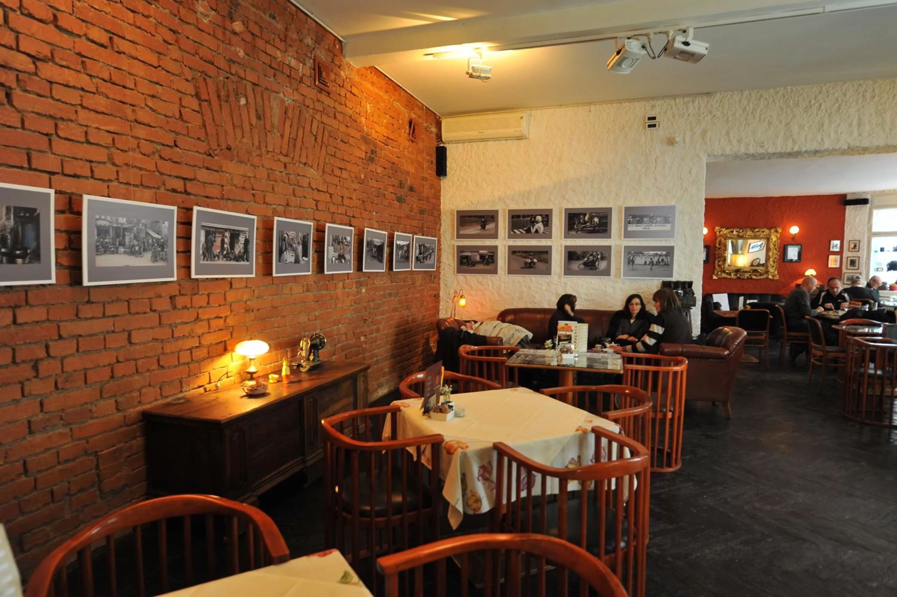 Restaurant/Places to Eat in B&B Fotić