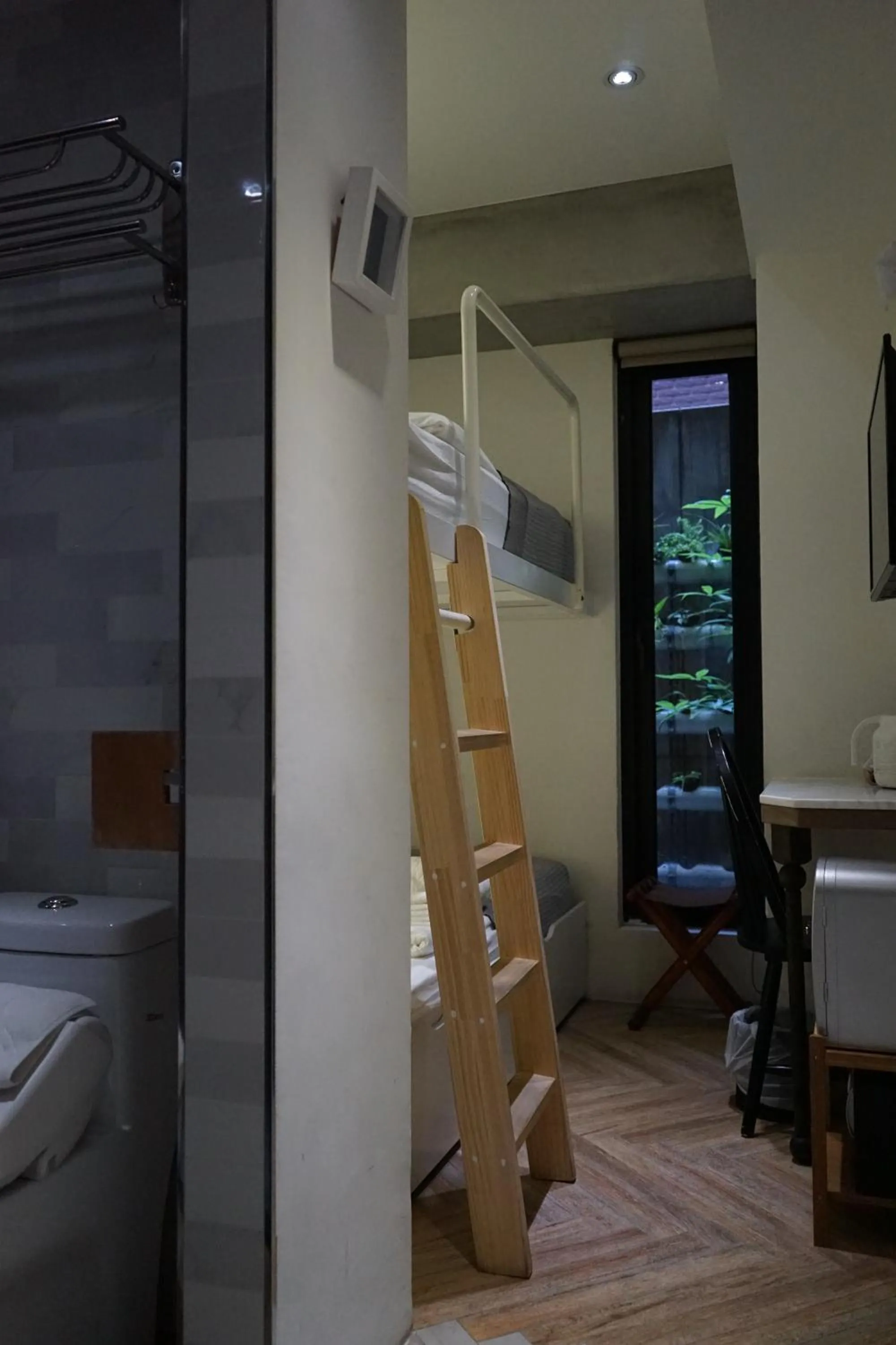 Bathroom, Bed in NiHao Café Hotel