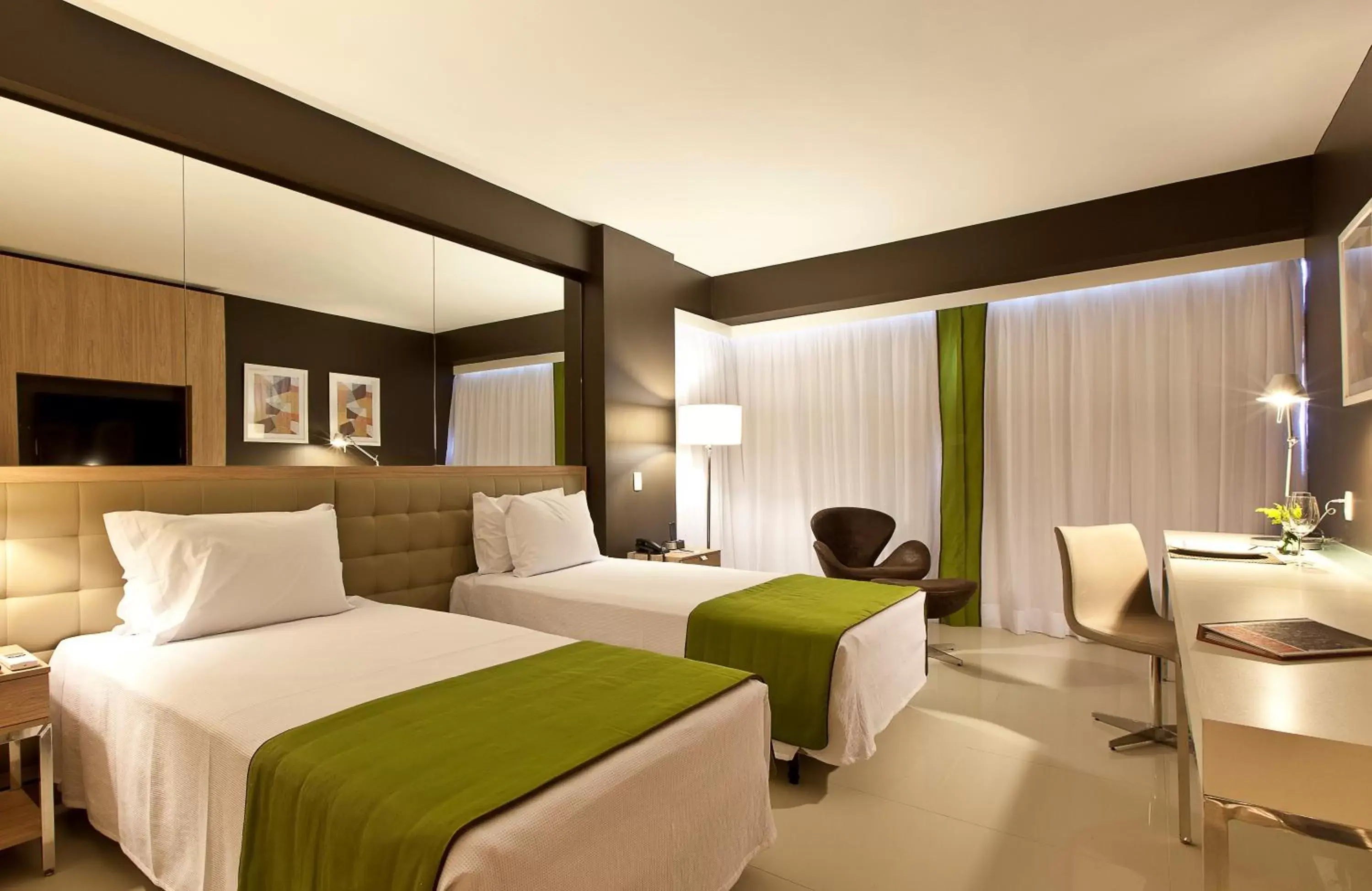 Twin Room - Disability Access in eSuites Savassi Toscanini Twin Room - Disability Access in eSuites Savassi Toscanini