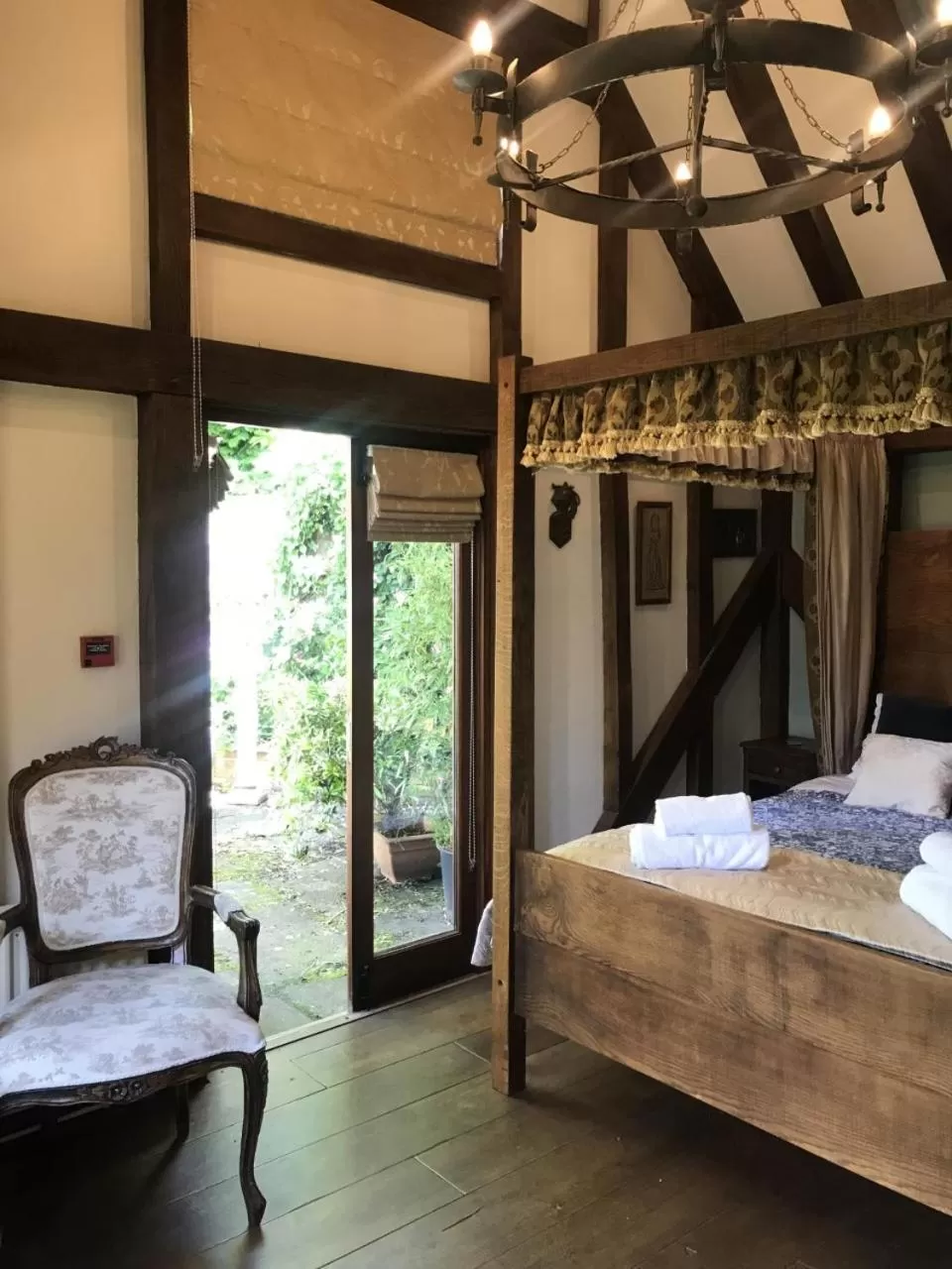 Bed in The Chequers Inn