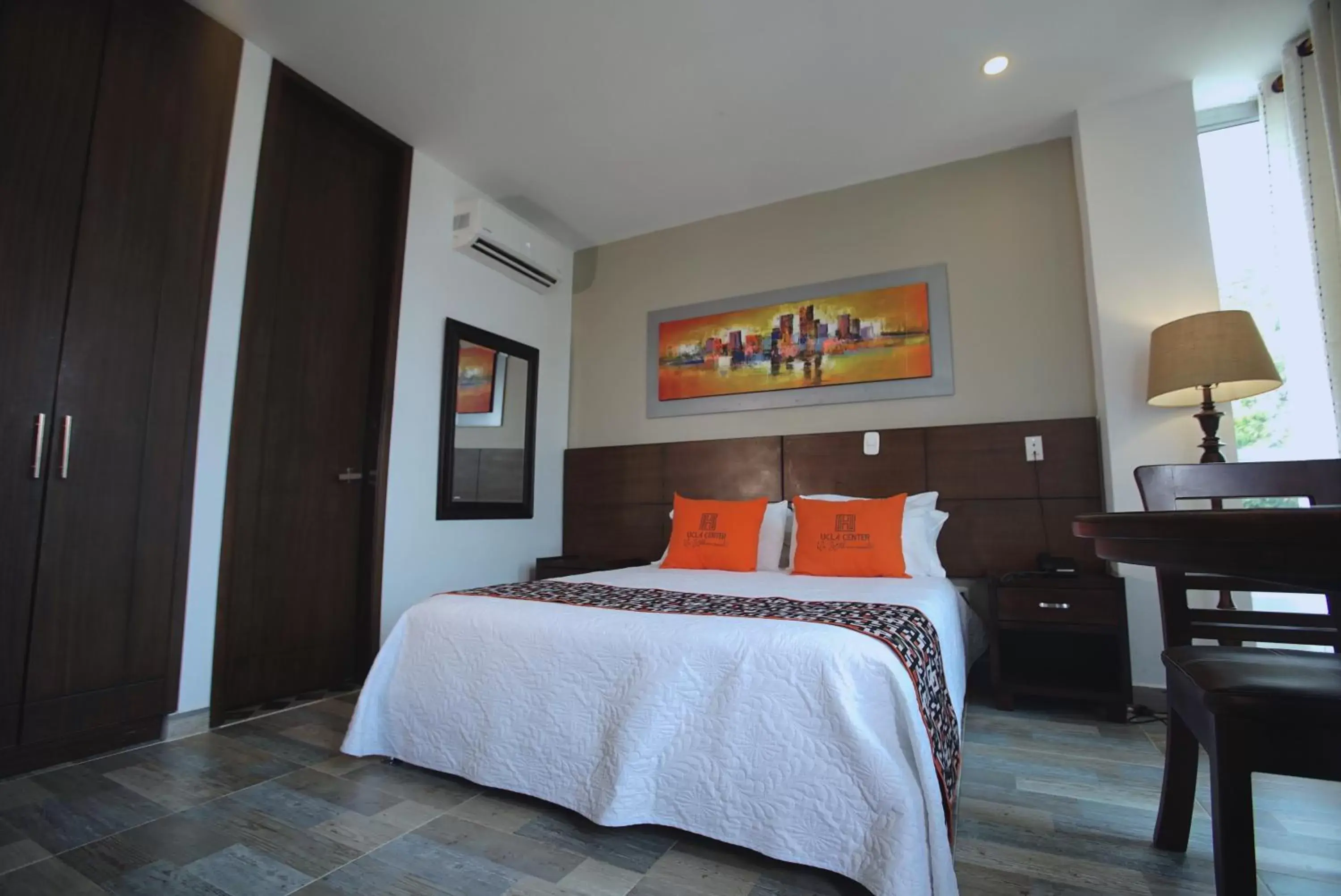 Deluxe Room with Balcony in Hotel Ucla Center Deluxe Room with Balcony in Hotel Ucla Center