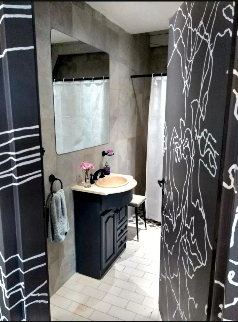 Bathroom in Trastienda Guest House