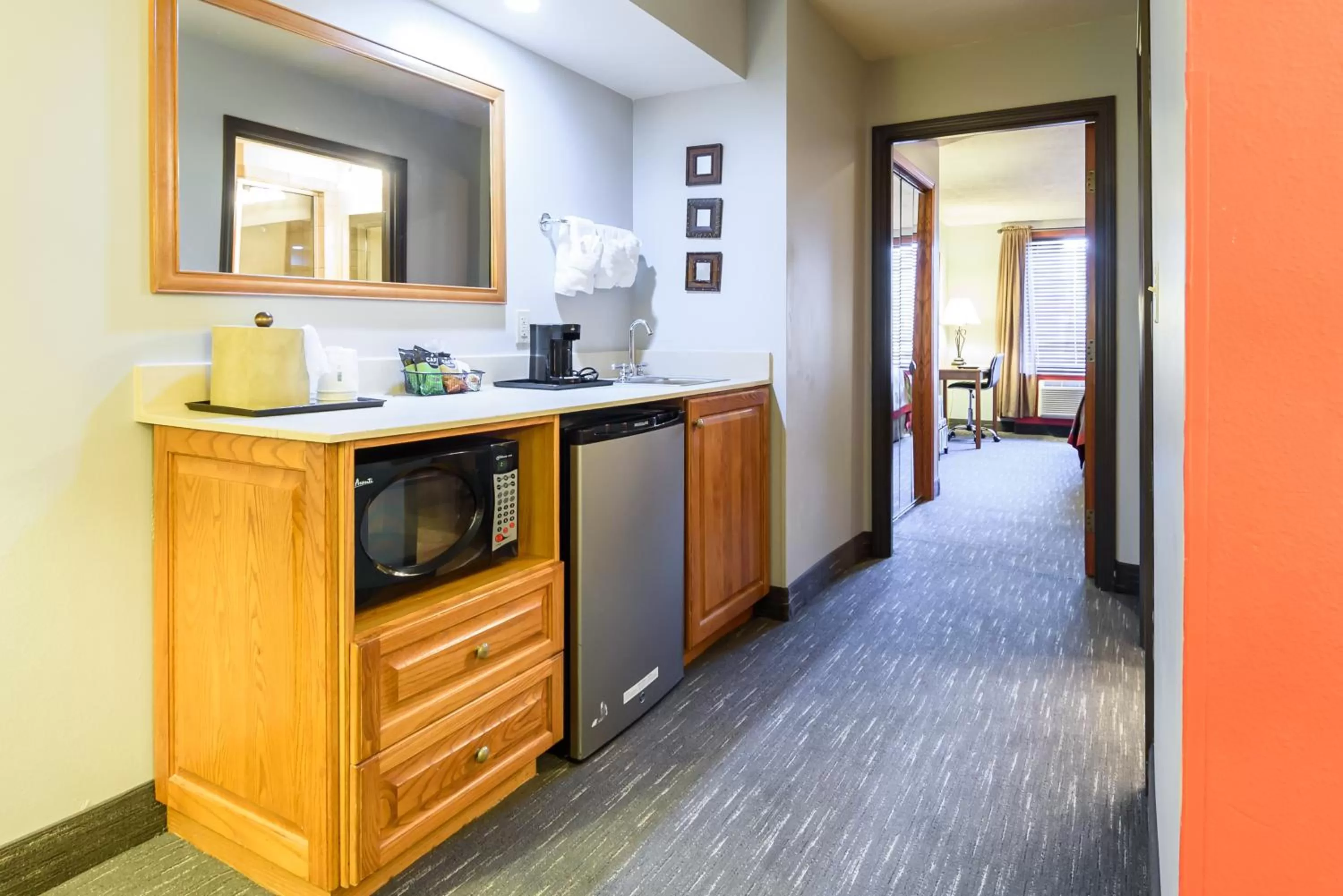 Kitchen or kitchenette in Ramada by Wyndham Sioux Falls Airport - Waterpark Resort & Event Center