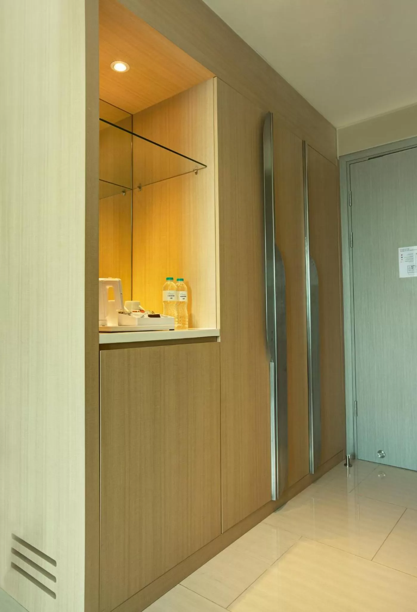 Photo of the whole room in Holiday Inn Express Jakarta International Expo by IHG