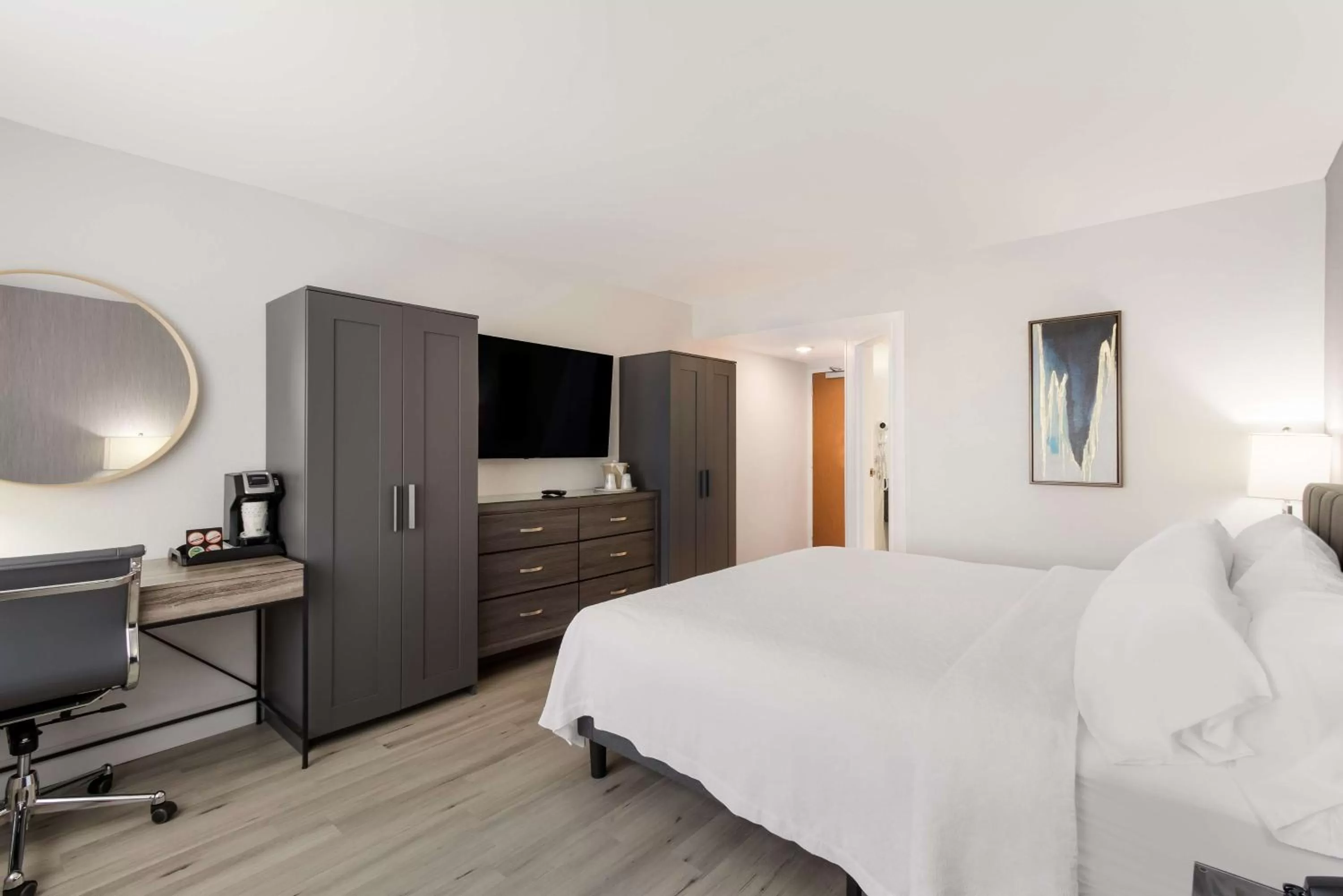 Bedroom, Bed in Revival Scottsdale Studios