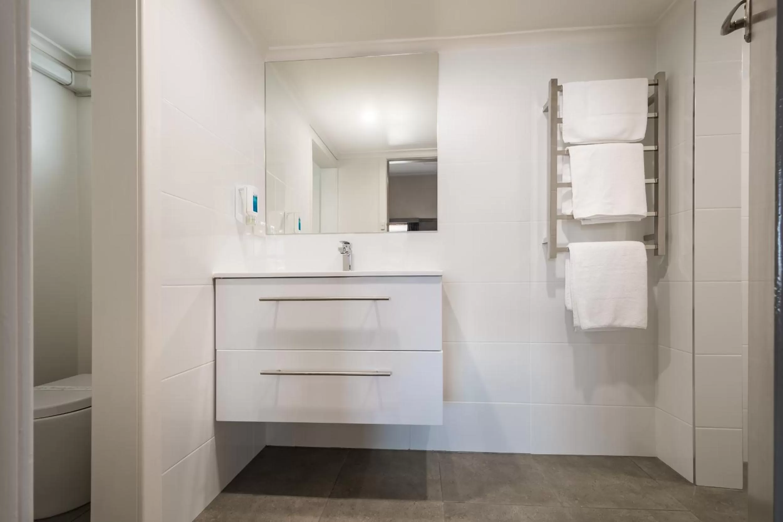 Bathroom in Argosy Motor Inn