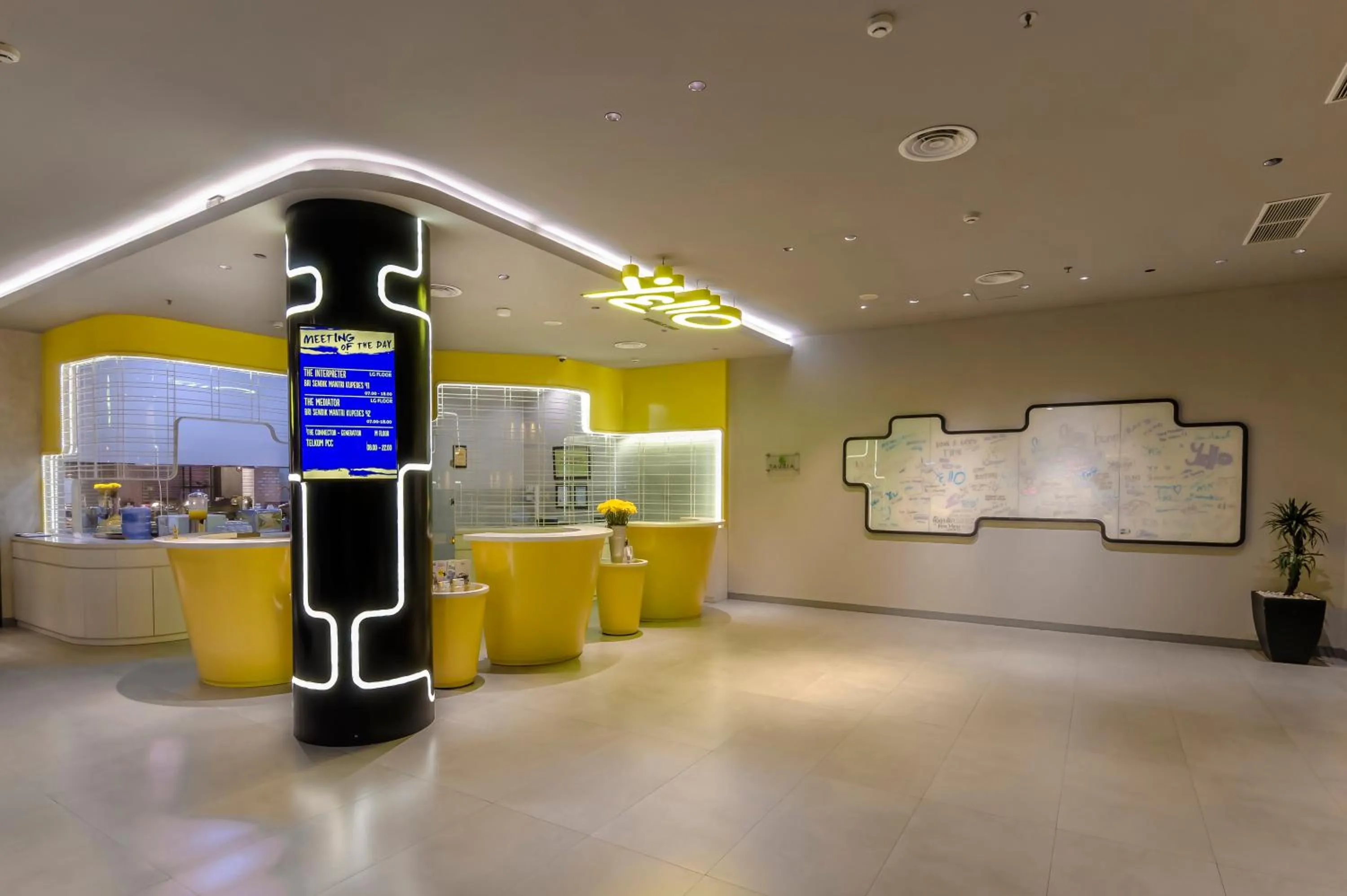 Lobby or reception in Yello Hotel Jemursari