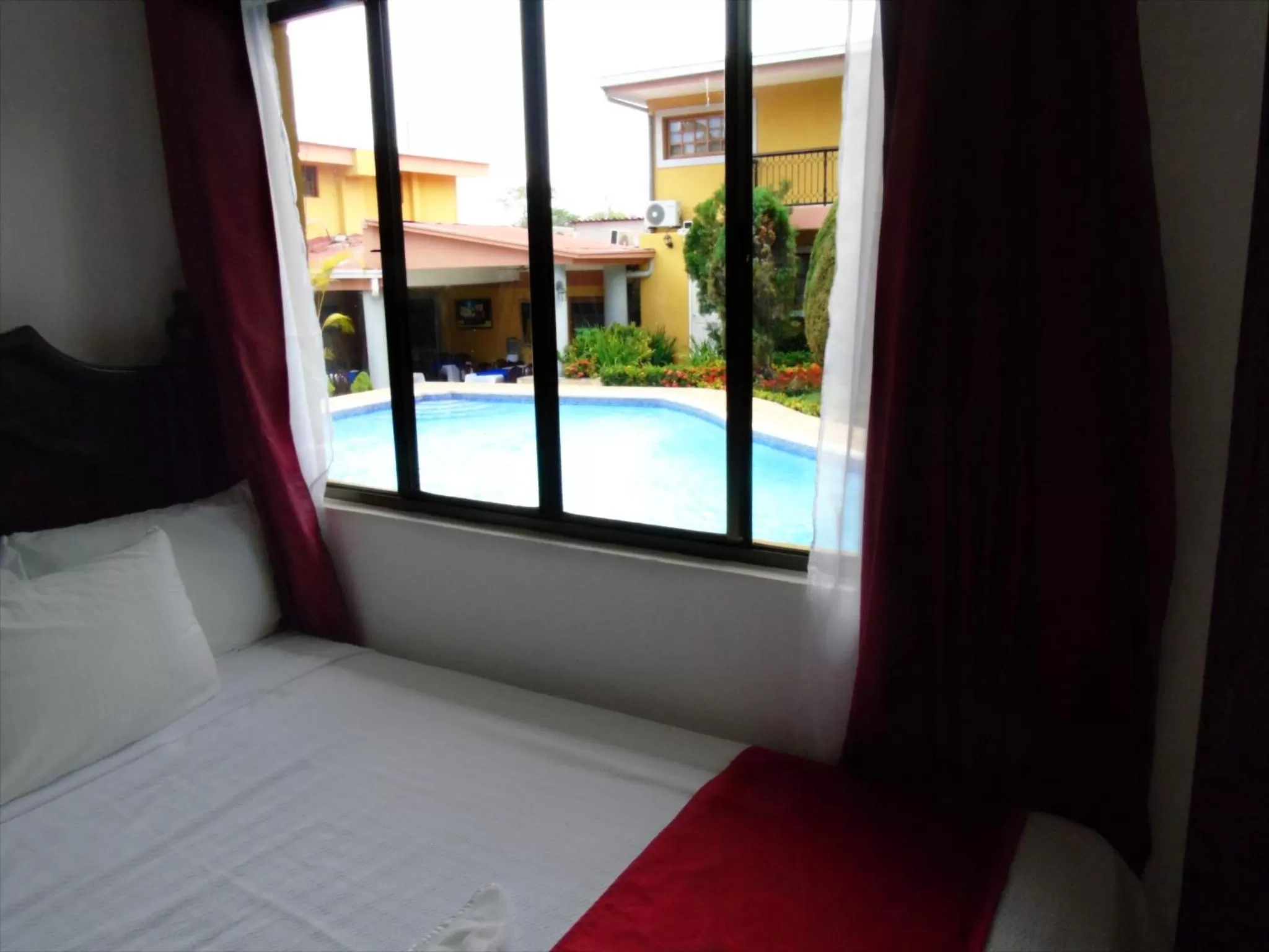 Bedroom, Pool View in Hotel Los Pinos