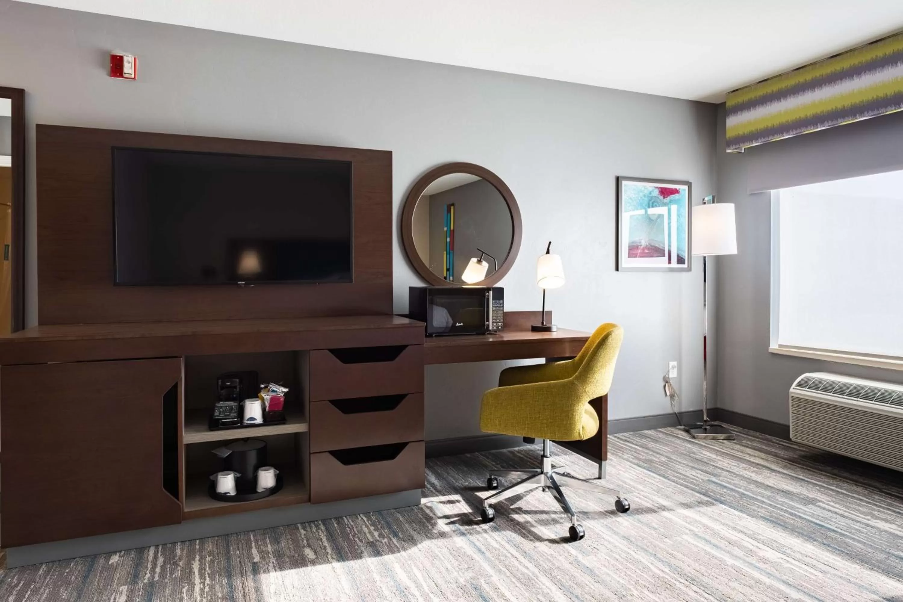 Bedroom in Hampton Inn & Suites Salt Lake City Airport