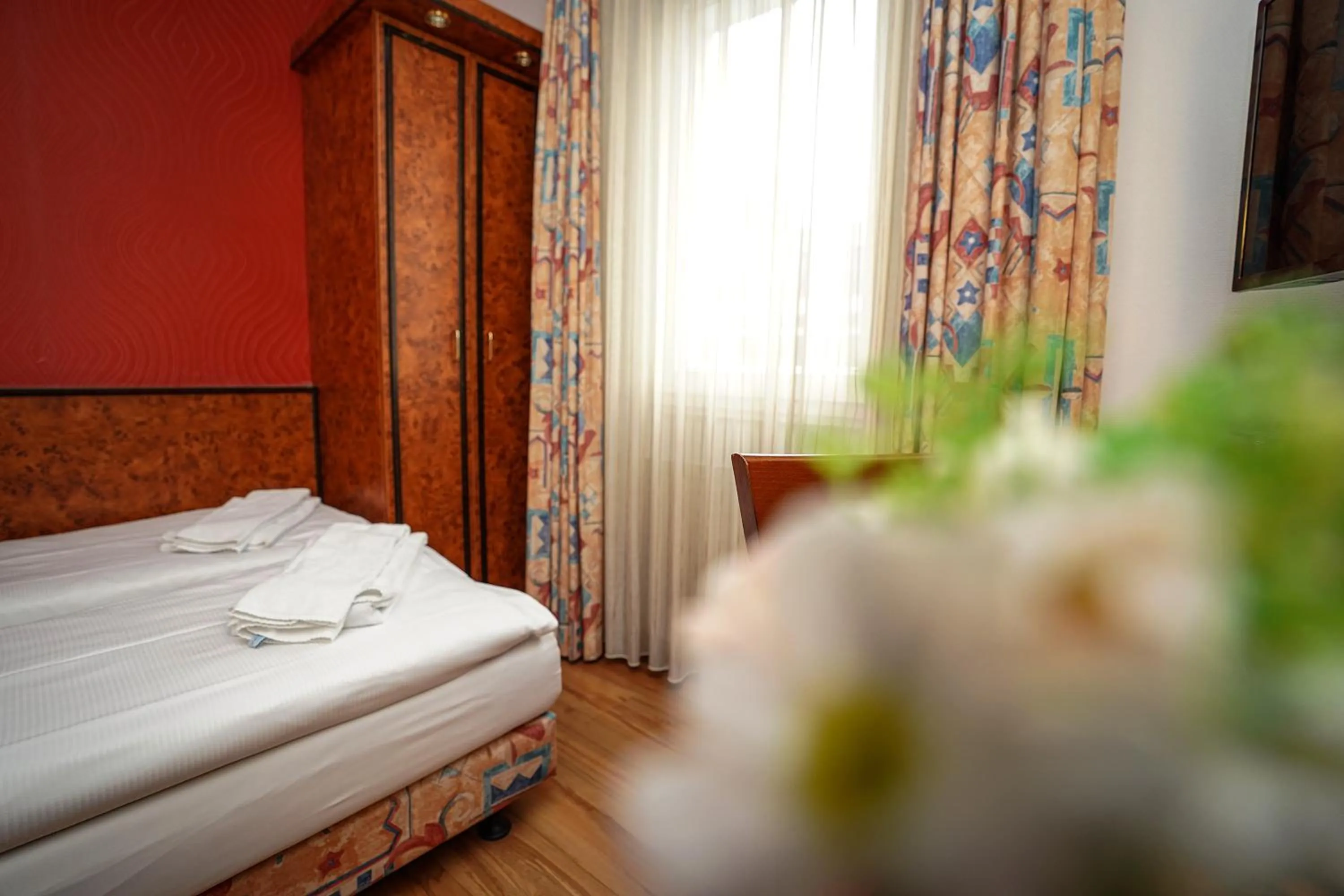 Photo of the whole room, Bed in Hotel Miramar am Römer