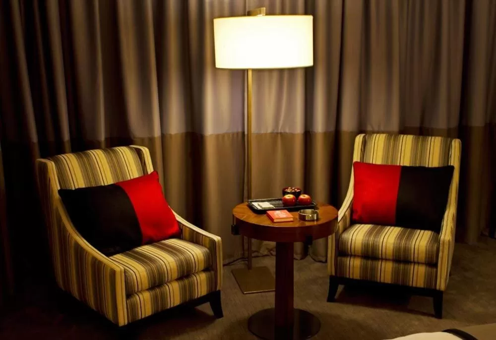 Seating area in Hotel Dighton