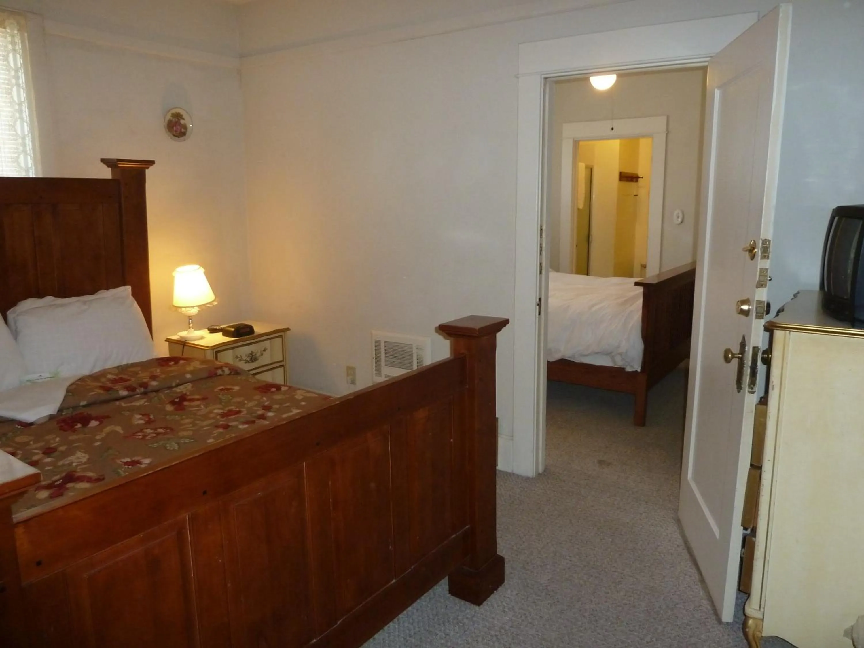 Photo of the whole room in Americas Best Value Inn Royal Carriage