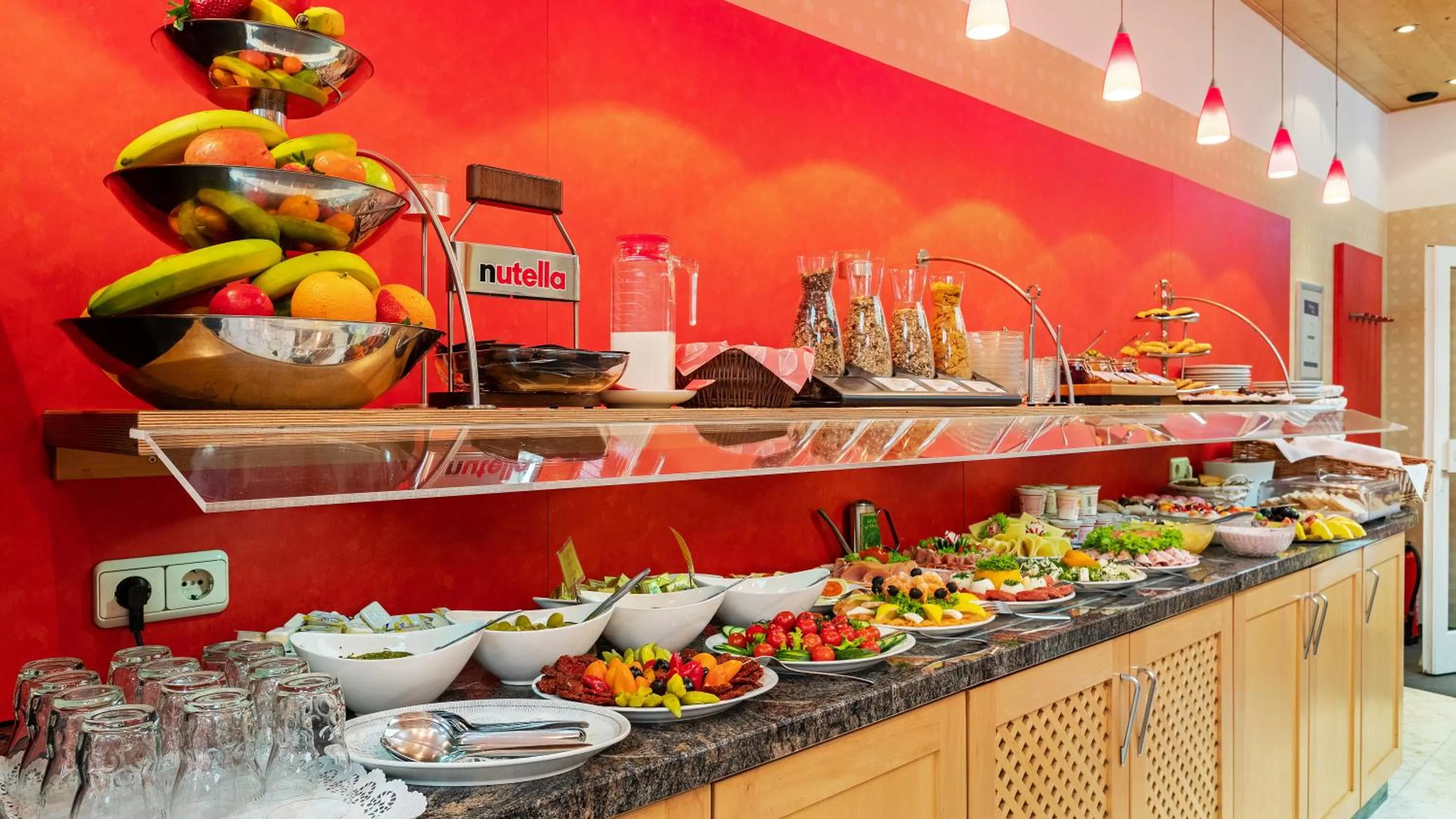 Food and drinks in NP Hotel Wallis