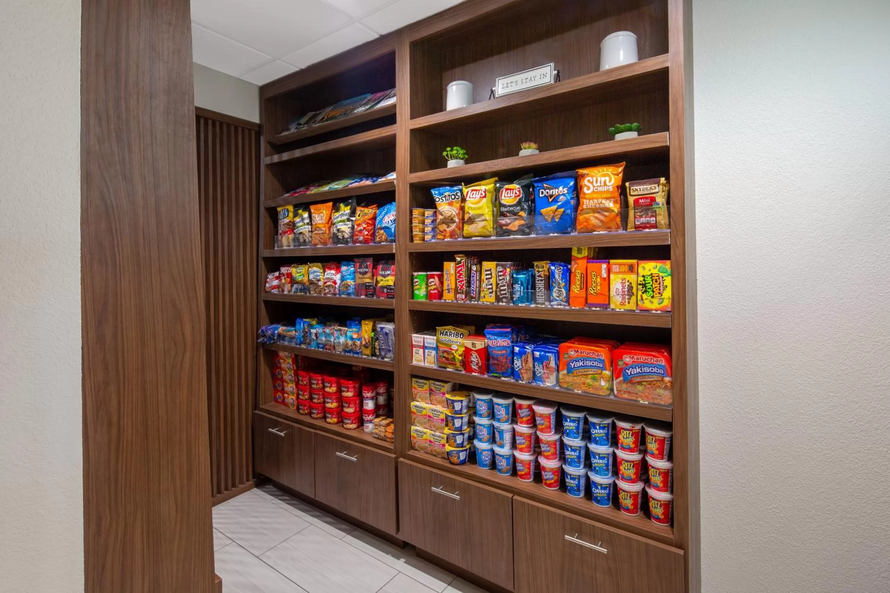 Lobby or reception in Holiday Inn Express Surprise by IHG