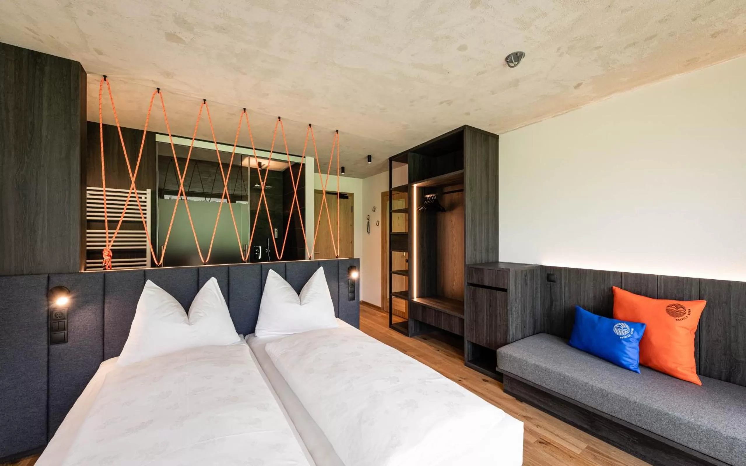 Bedroom, Bed in Hotel Wochtla Buam Aktivhotel am Kronplatz mit Sauna