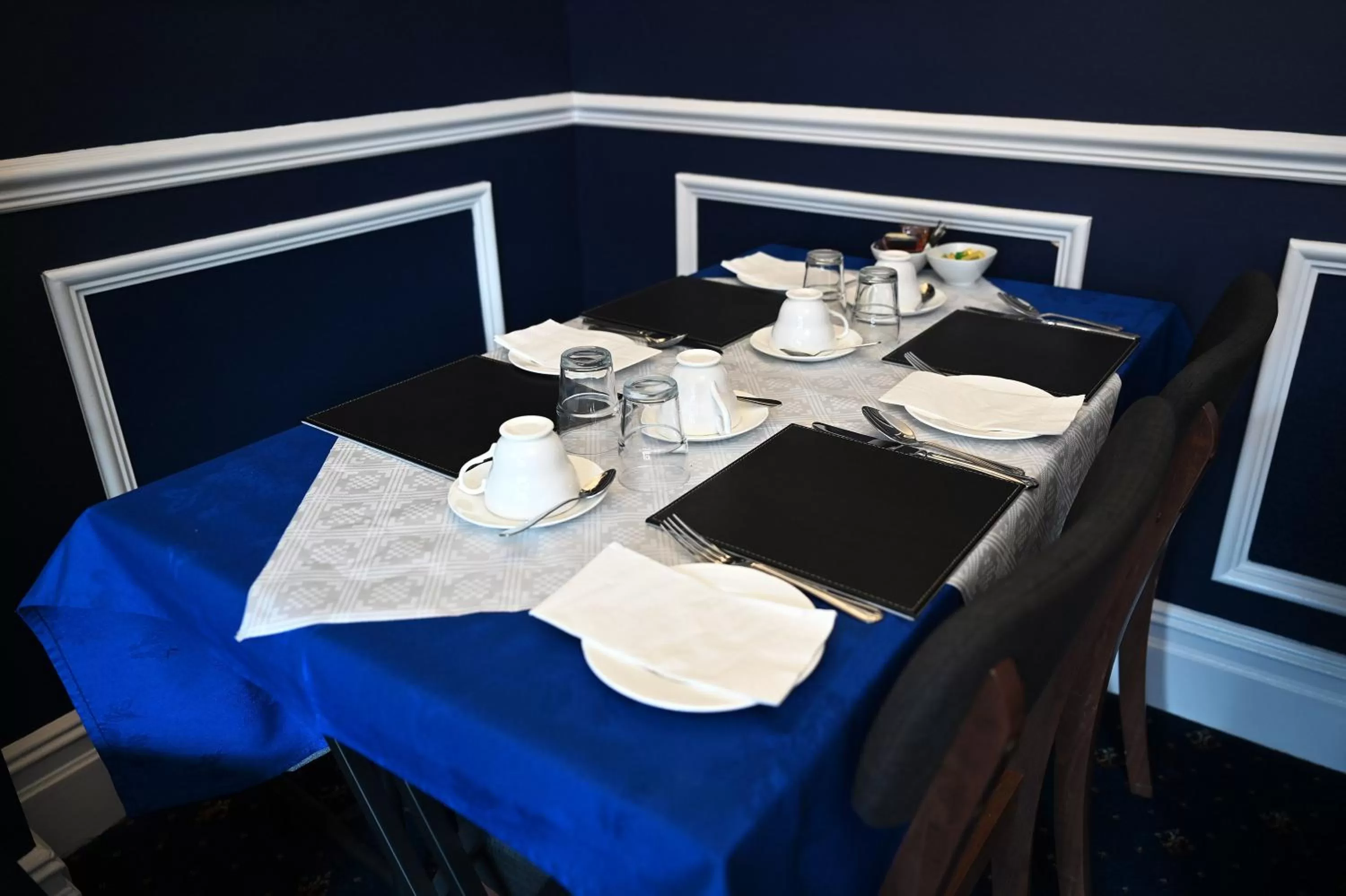 Restaurant/places to eat in The Hathaways