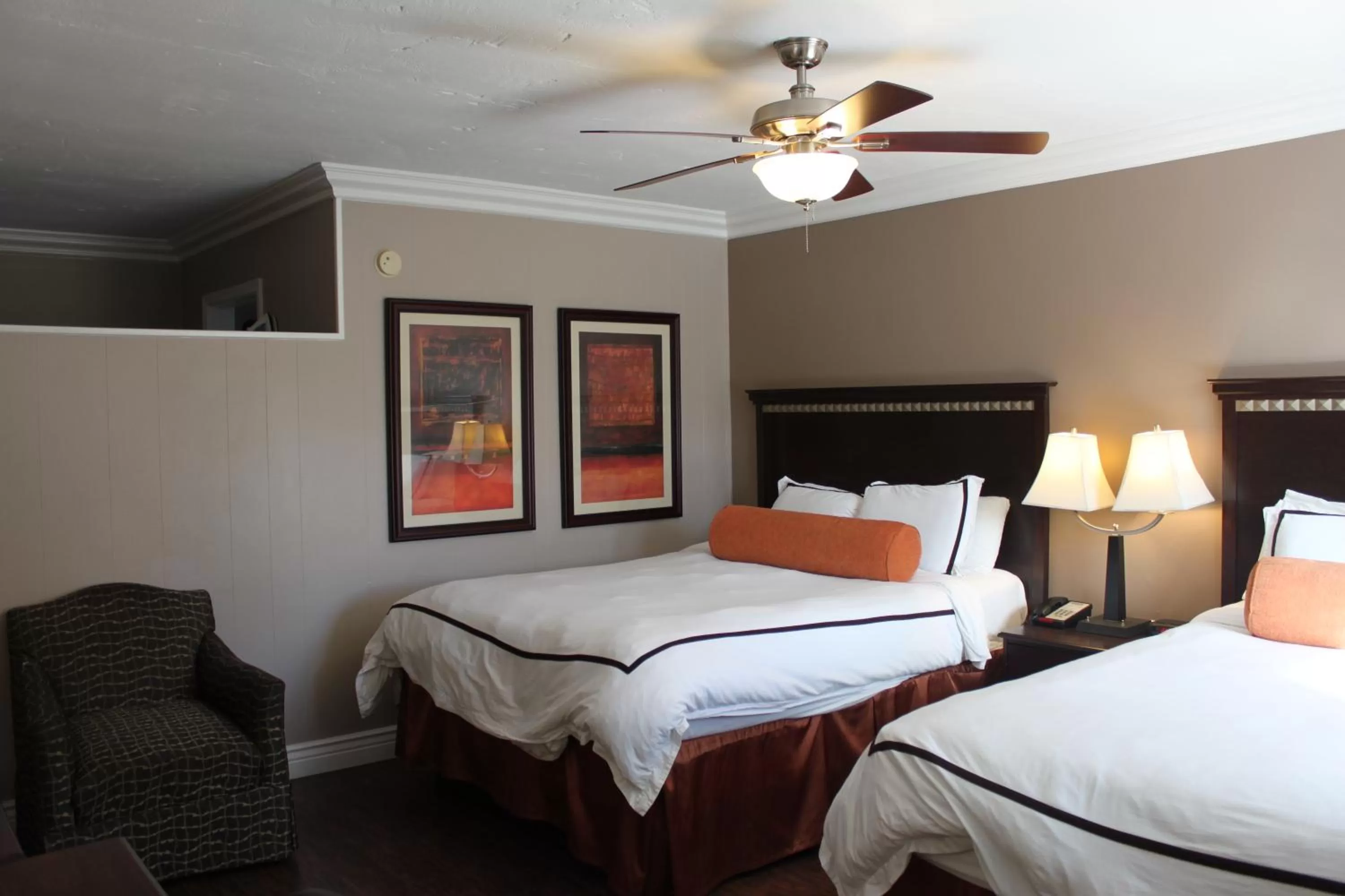 Coffee/tea facilities, Bed in Travelodge by Wyndham Santa Maria